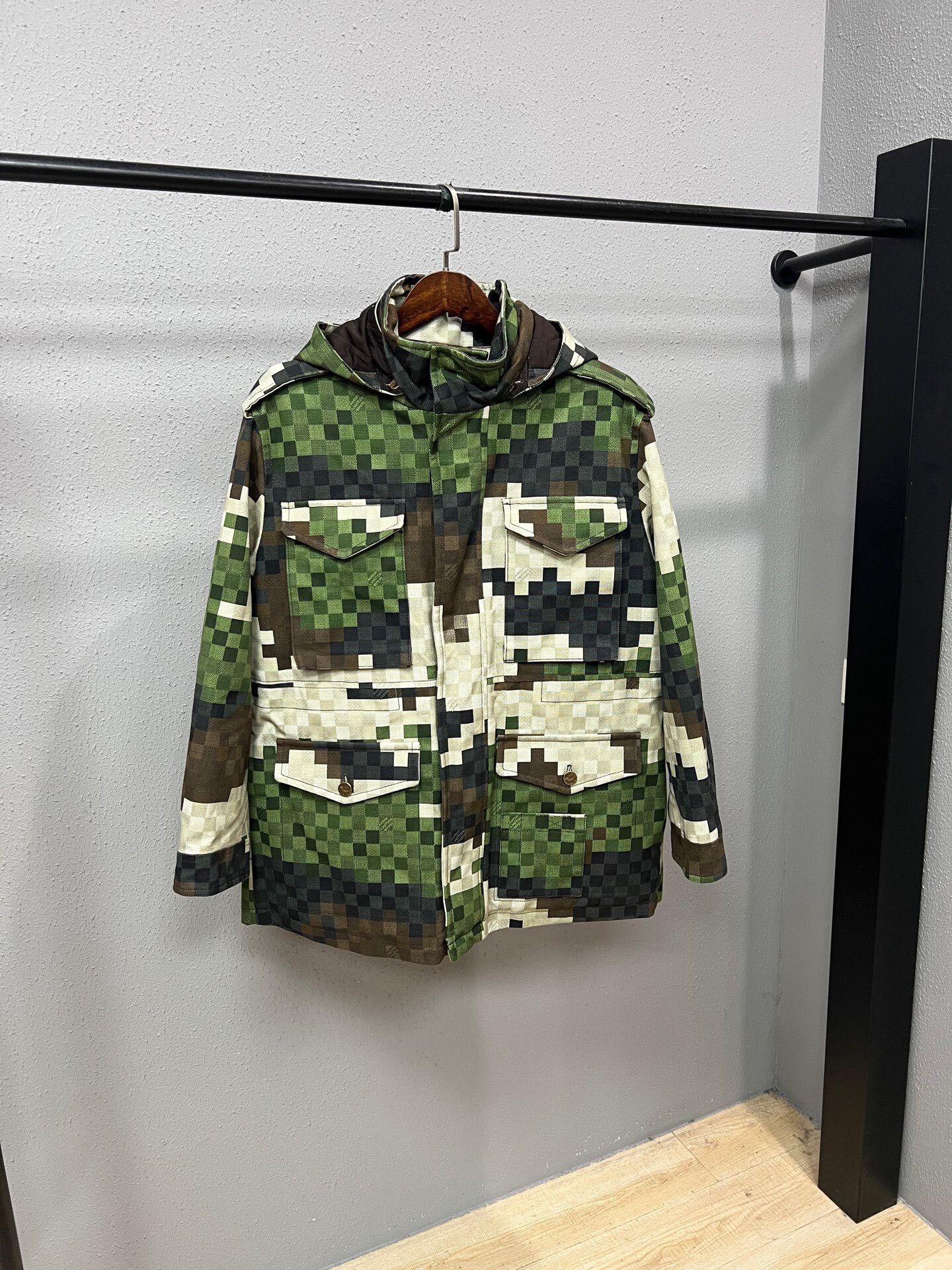 Louis Vuitton louis vuitton camo checkered parka coat Size US M / EU 48-50 / 2 - 1 Thumbnail