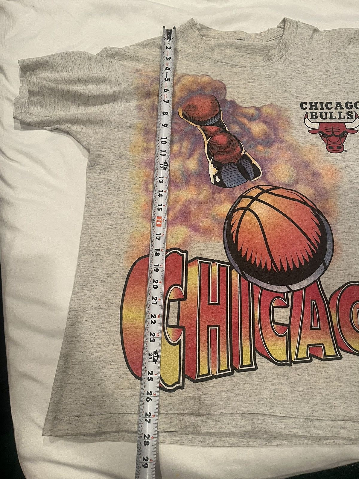 Vintage 1990’s Rare Chicago Bulls tshirt Size US L / EU 52-54 / 3 - 8 Thumbnail