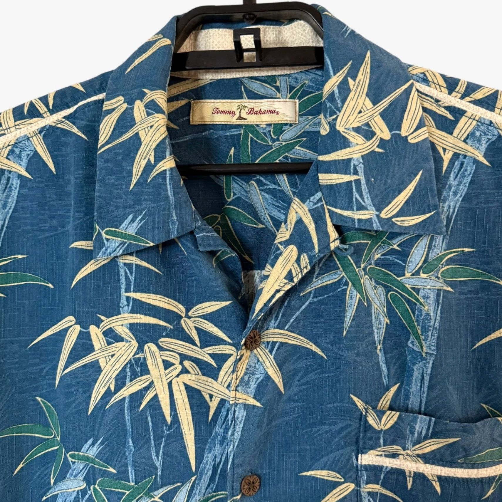 Tommy Bahama Tommy Bahama Camp Shirt Silk Bamboo Print Blue Large Mens Button-Up Hawaiian Short Sleeve Size US L / EU 52-54 / 3 - 5 Thumbnail