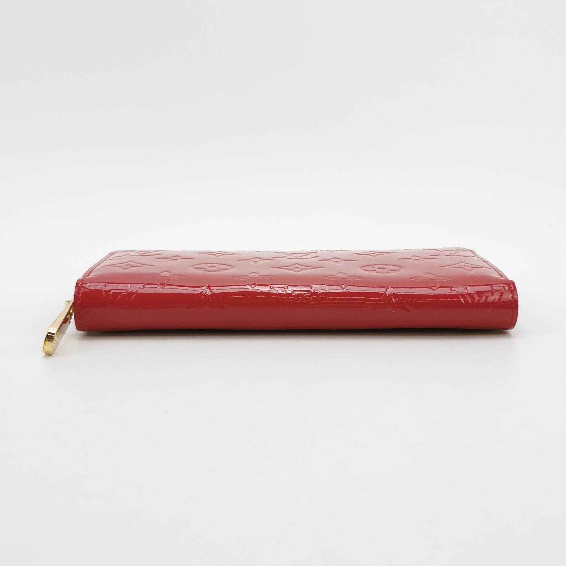 Louis Vuitton Louis Vuitton (LV) Zippy patent leather monogram embossed z Size ONE SIZE - 1 Thumbnail