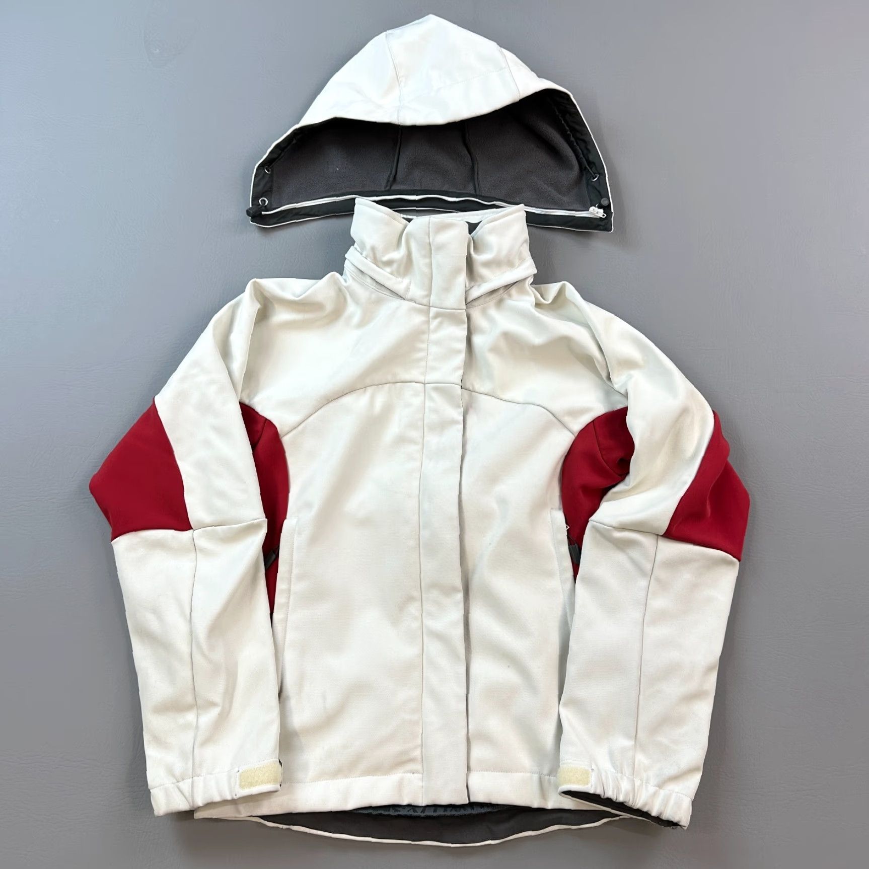 Salomon VINTAGE Salomon Jacket Women’s S White Red Clima Pro Smart Skin Outdoor Y2K Jacket Women’s Small White Red Clima Pro Smart Skin Outdoor Y2K Size S / US 4 / IT 40 - 2 Thumbnail