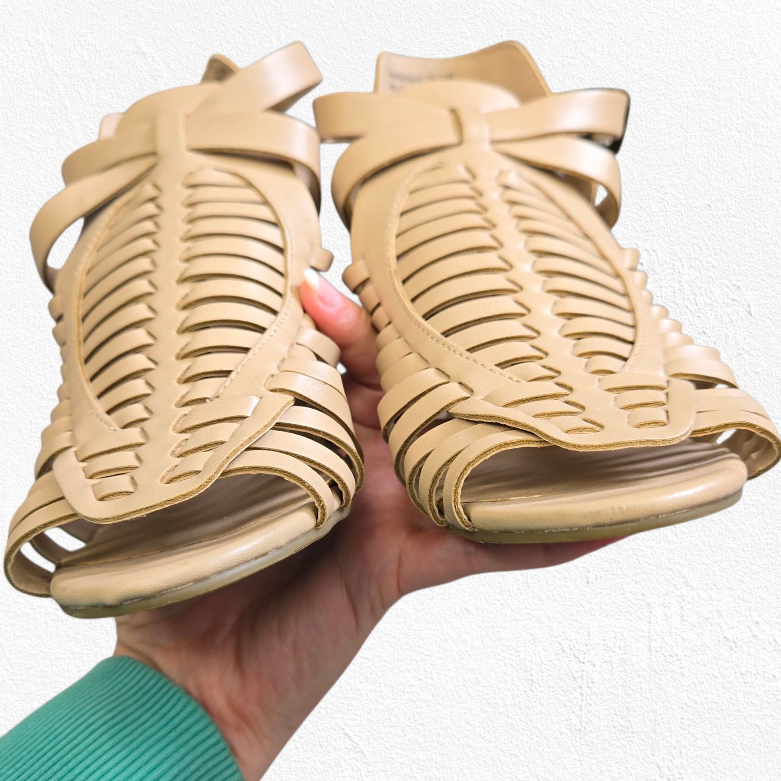 American Eagle Outfitters American Eagle Nude Gladiator Block Heel Sandals Size 5.5W Size US 5.5 / IT 35.5 - 12 Thumbnail