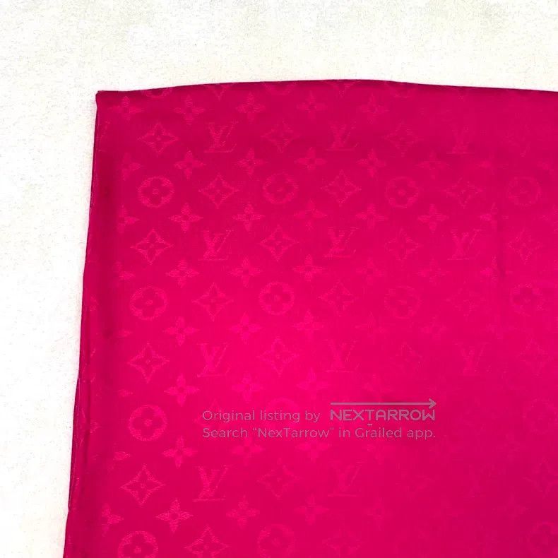 Louis Vuitton Louis Vuitton Rose logo, old flower, printed mulberry silk Size ONE SIZE - 2 Thumbnail