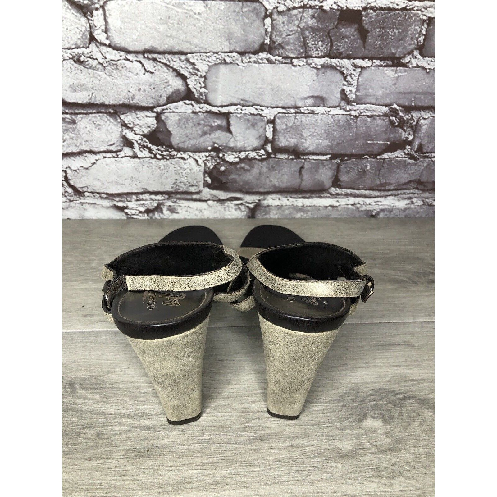 Donald Pliner Donald J. Pliner Peggy Gray Shimmer Leather T- Strap Heels S Size US 11 / IT 41 - 18 Thumbnail