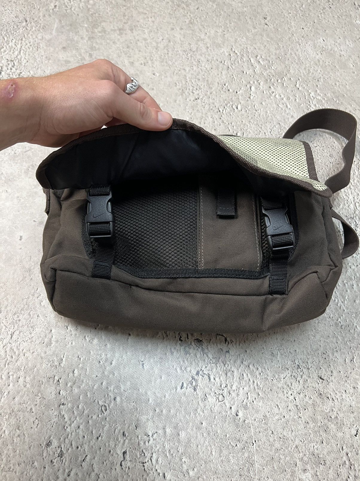 Nike × Vintage Rare Vintage Sling Bag Sandbag Nylon Y2K Gorpcore Size ONE SIZE - 7 Thumbnail