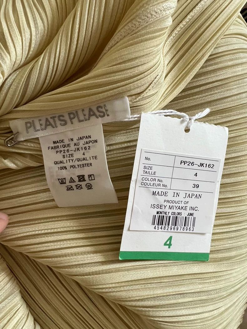 Issey Miyake Issey Miyake size:4 Beige pleated short-sleeved shirt Size XS / US 0-2 / IT 36-38 - 3 Thumbnail