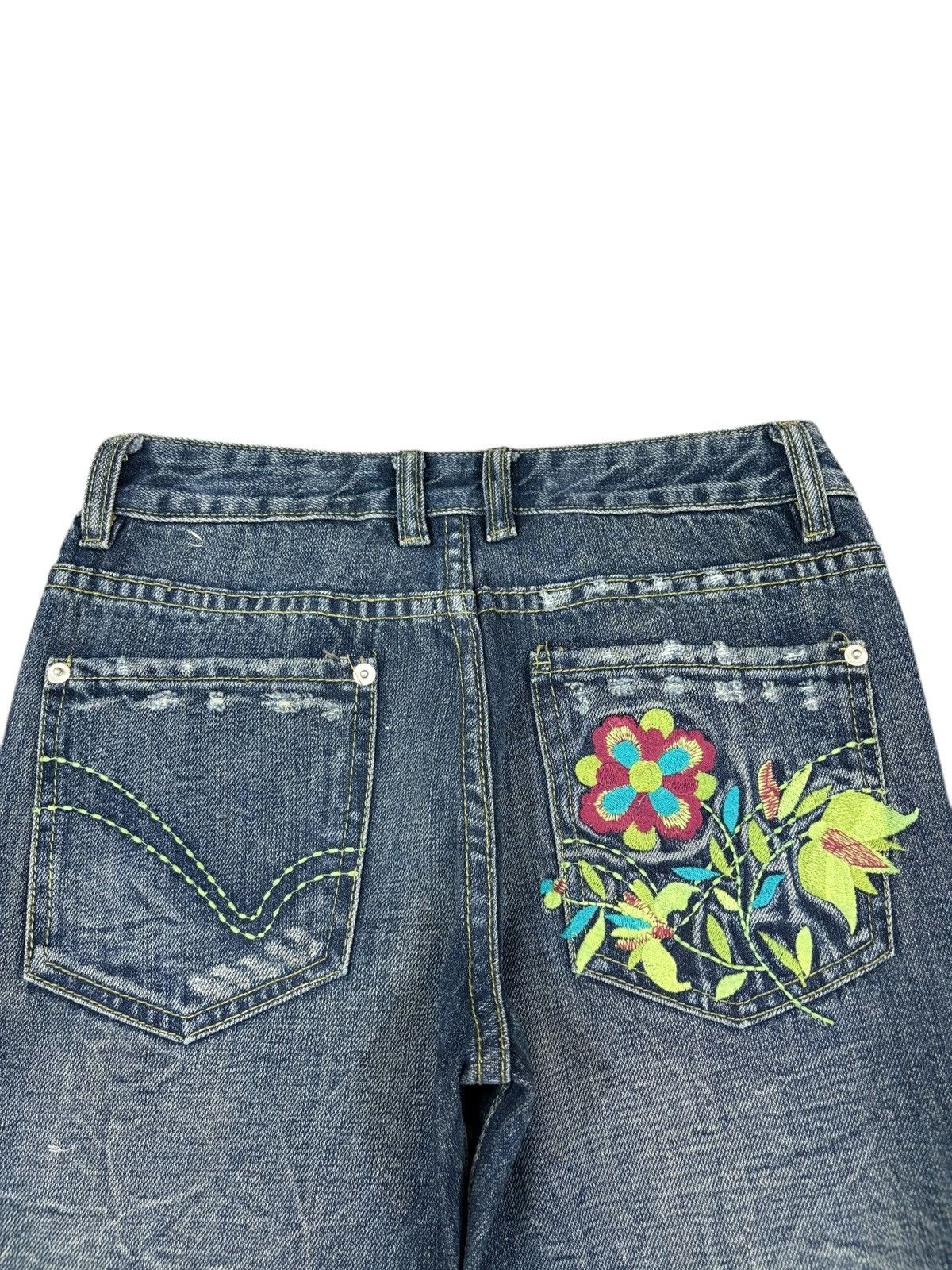 Japanese Brand Vintage Japanese Brand Mud Wash Embroidered Flare Jeans Size 26" / US 2 / IT 38 - 8 Thumbnail
