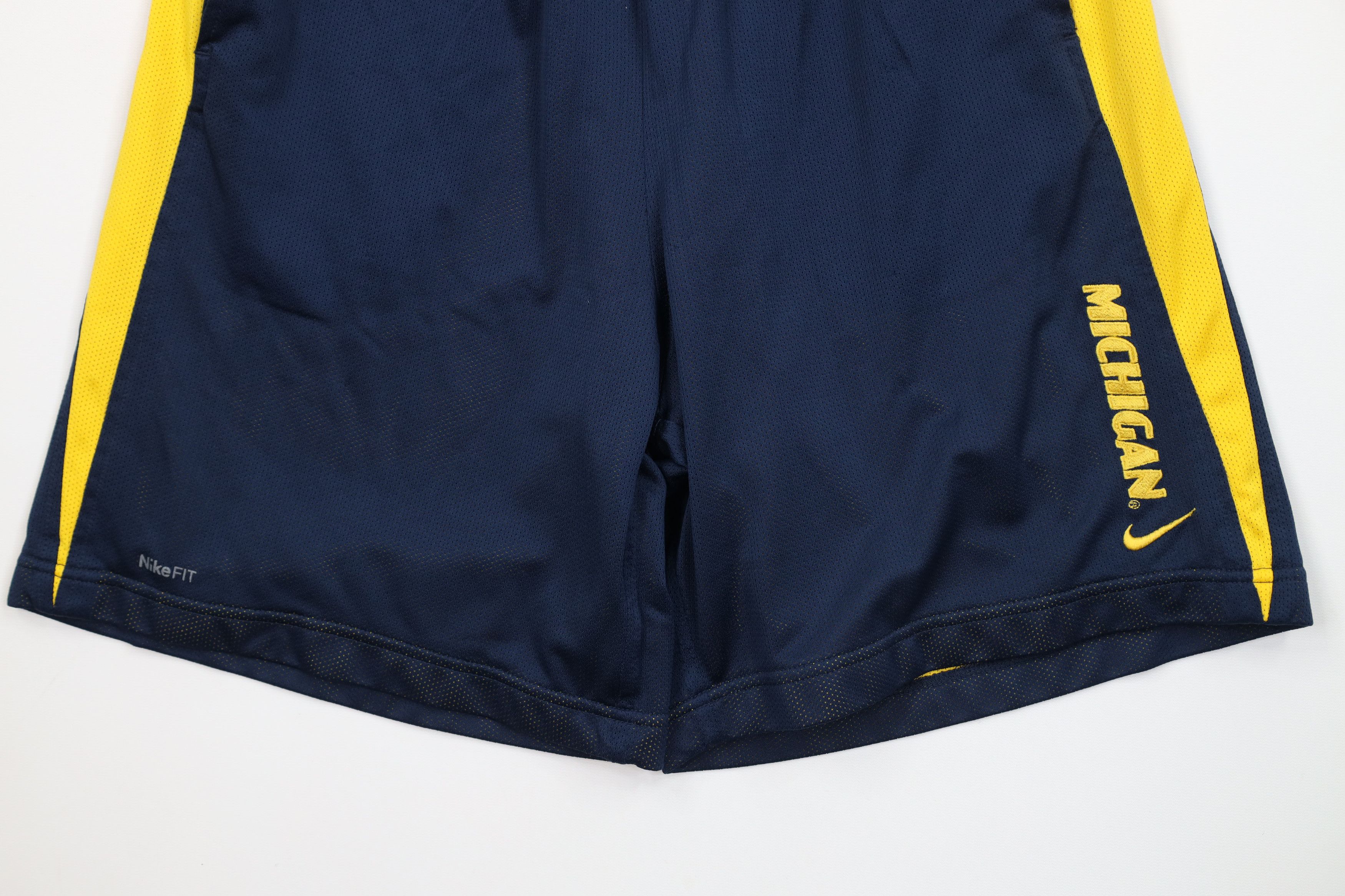 Nike Vintage Nike Scott Mini Swoosh University of Michigan Shorts Size US 30 / EU 46 - 4 Thumbnail
