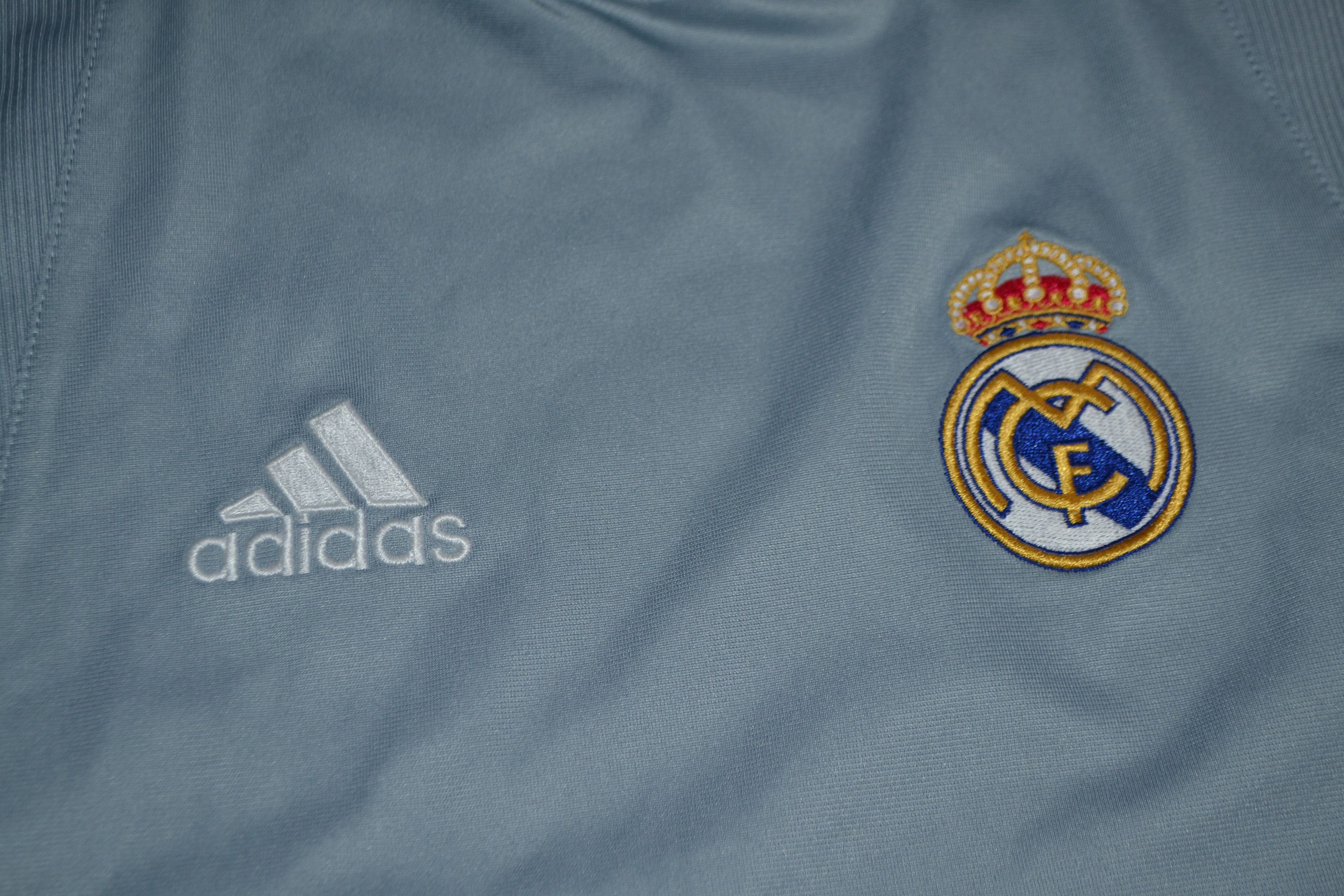 Adidas Vintage Real Madrid Training 2004 Football Shirt Jersey Size US S / EU 44-46 / 1 - 4 Thumbnail