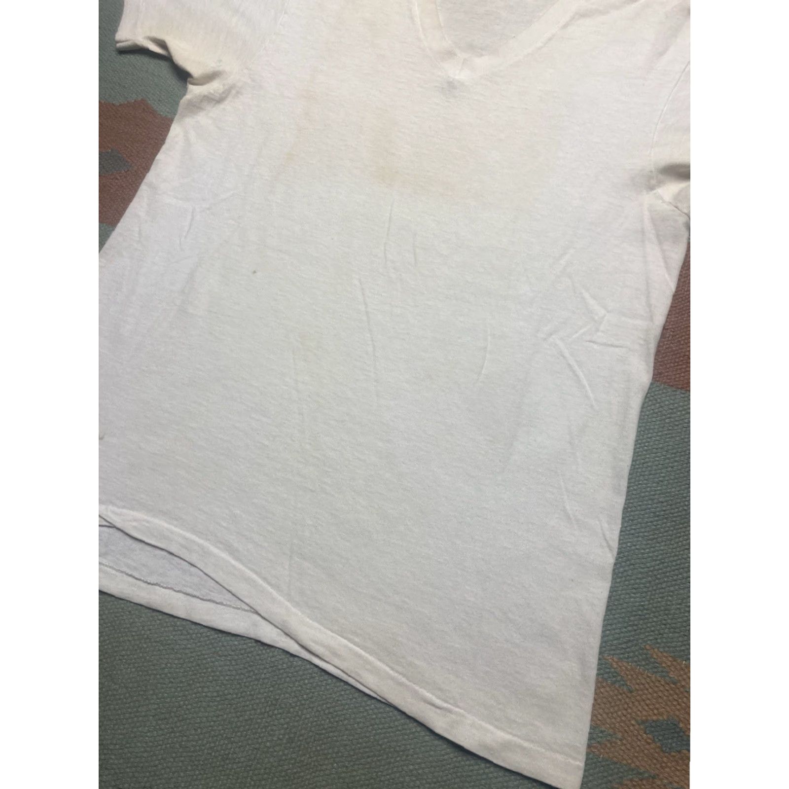 Hanes VINTAGE Hanes T-Shirt White Cotton V-Neck Adult Large Size US L / EU 52-54 / 3 - 3 Thumbnail