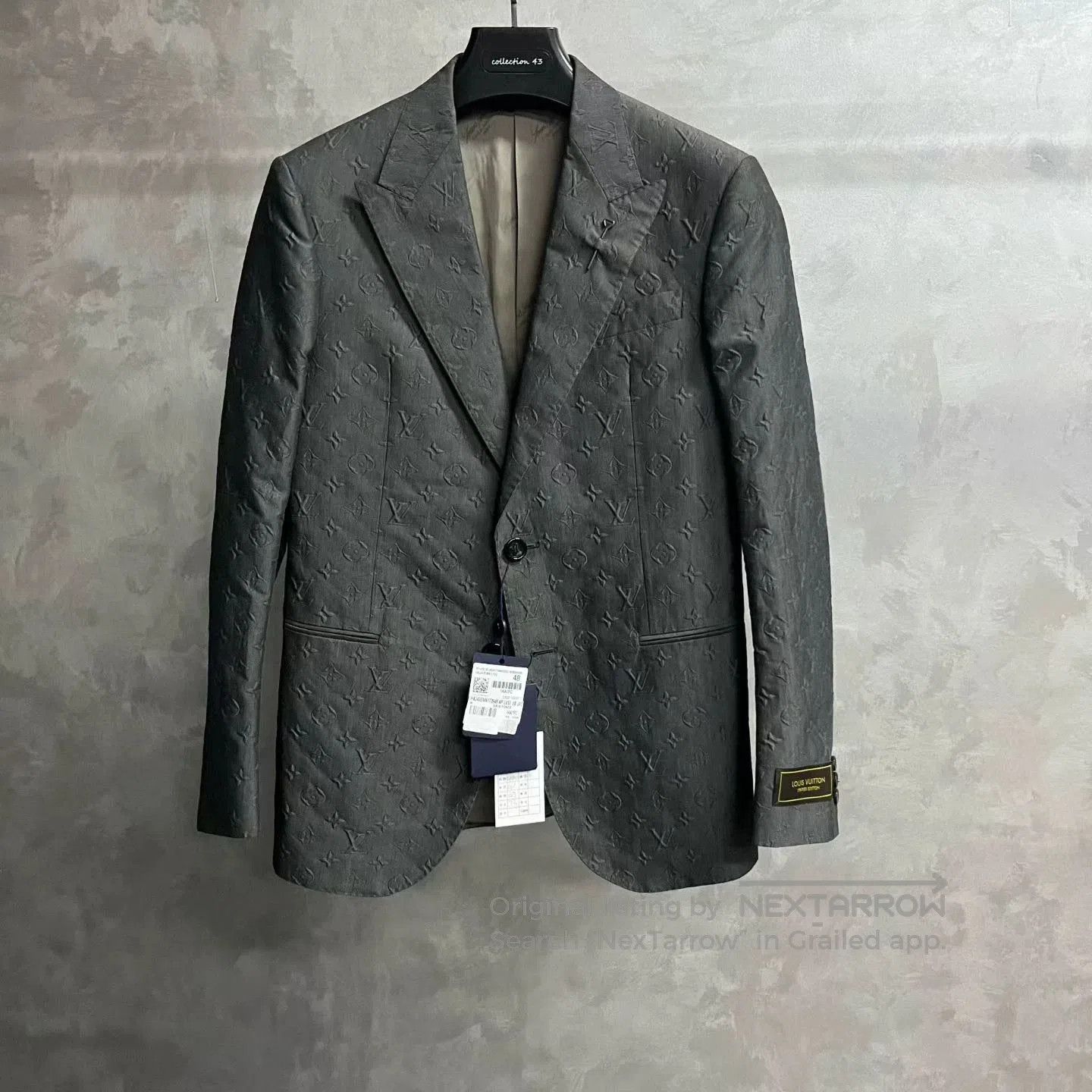 louis vuitton black single-button blazer.