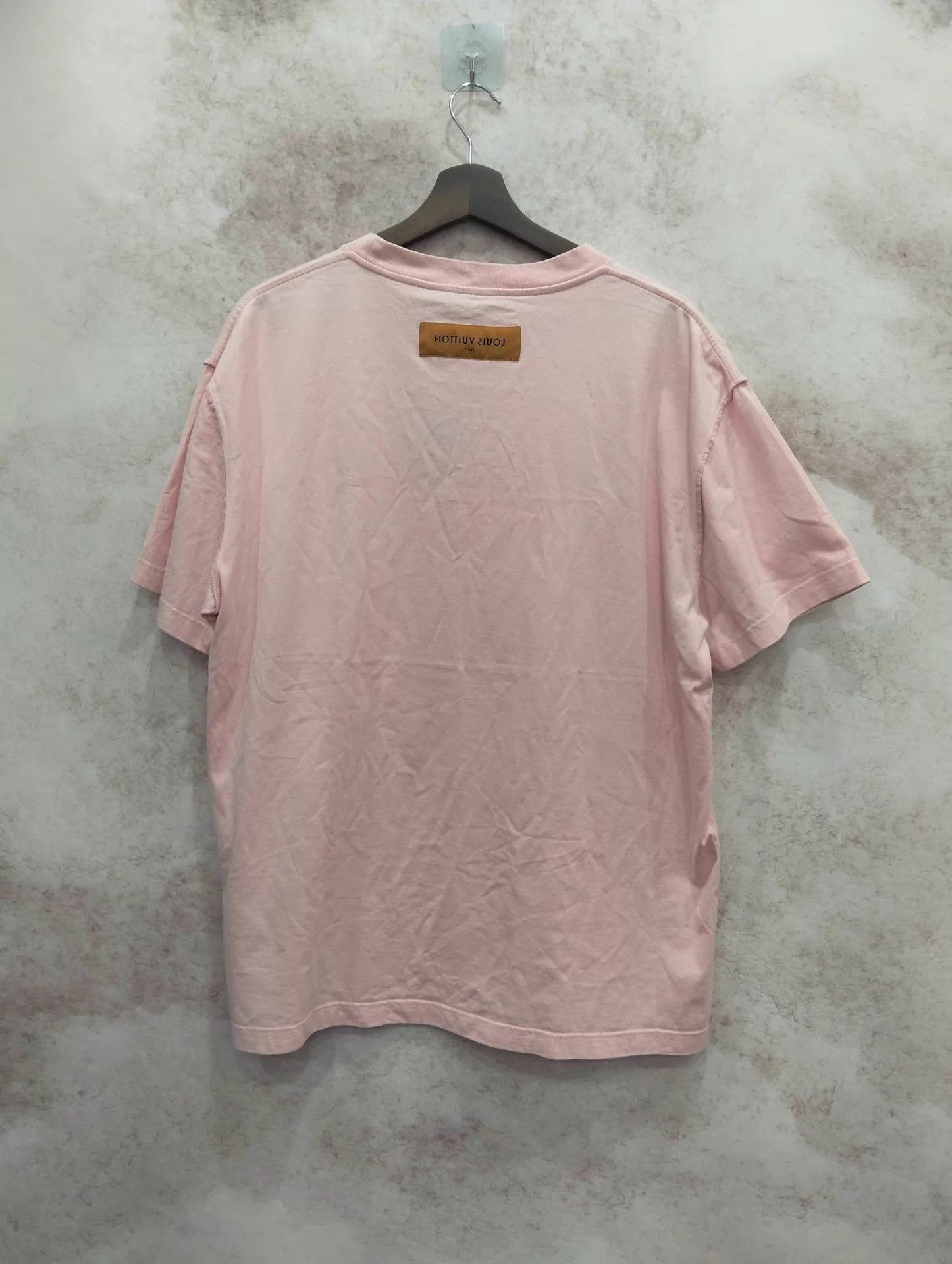 Louis Vuitton LV Pink Embossed Logo Short Sleeve Tee L Size L / US 10 / IT 46 - 2 Thumbnail