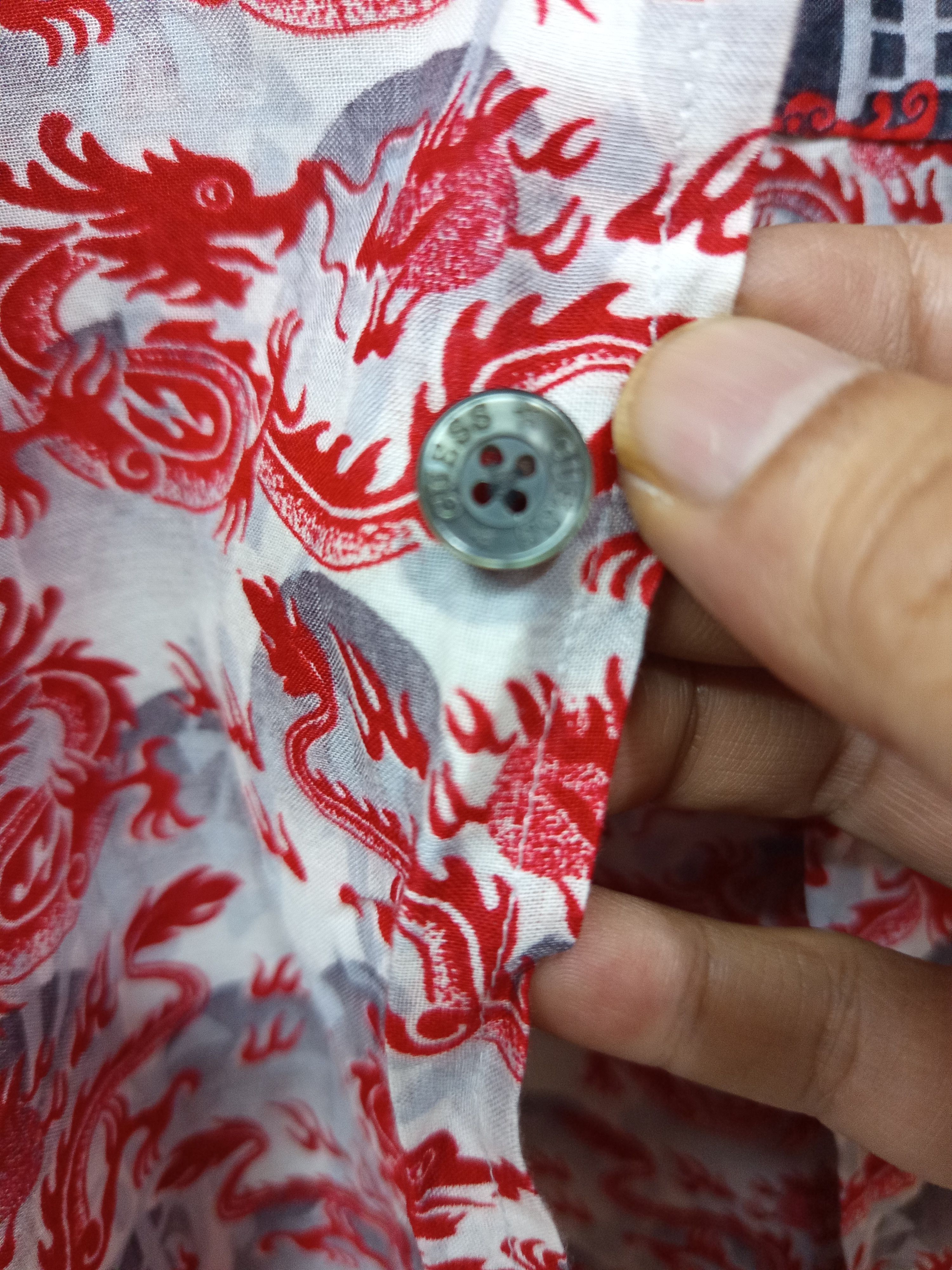 Guess Vintage Guess Jeans Dragon All Over Print Shirt Y2K Size US XL / EU 56 / 4 - 12 Thumbnail
