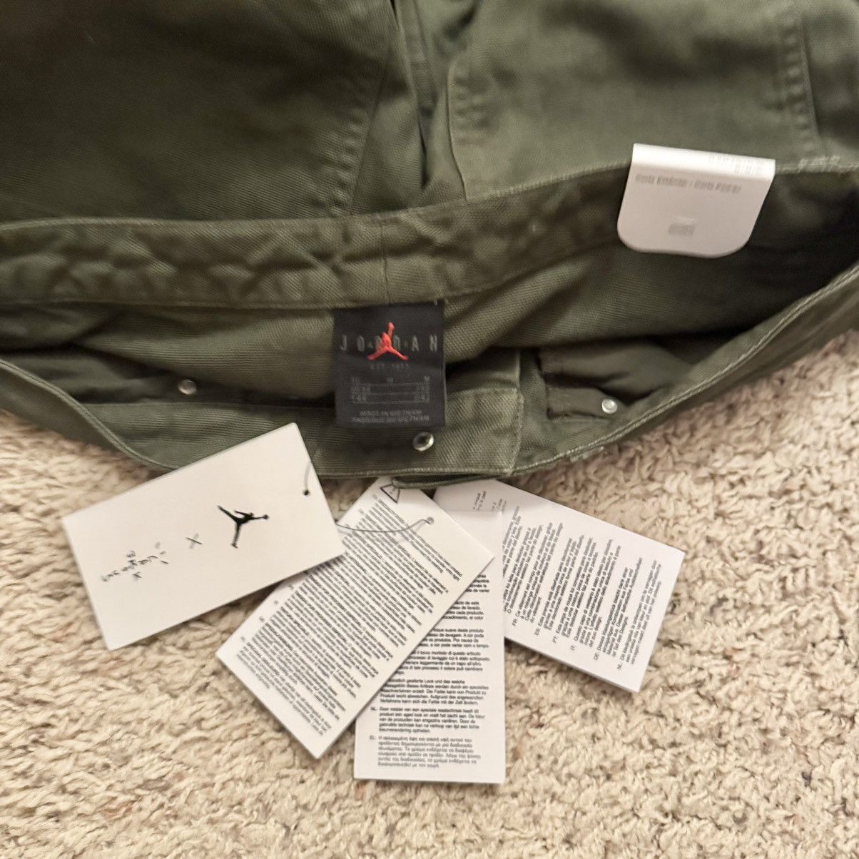 Jordan Brand × Travis Scott Jordan Brand x Travis Scott NWT Cargo Pants Size US 32 / EU 48 - 11 Thumbnail