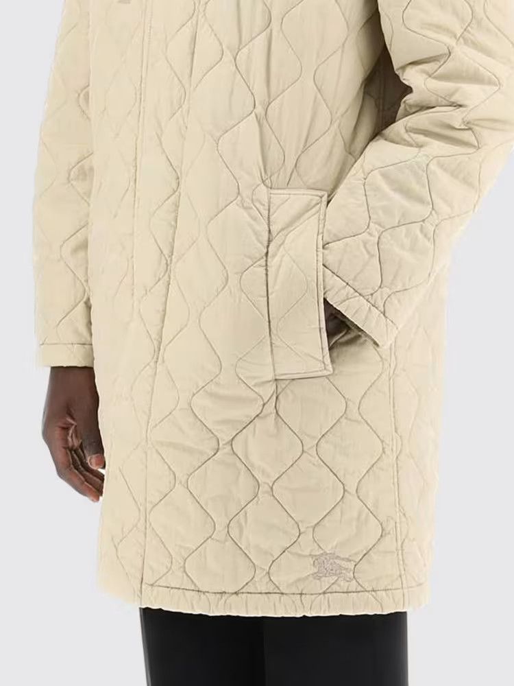 Burberry o1y0426 Coat in Beige Size US M / EU 48-50 / 2 - 3 Thumbnail