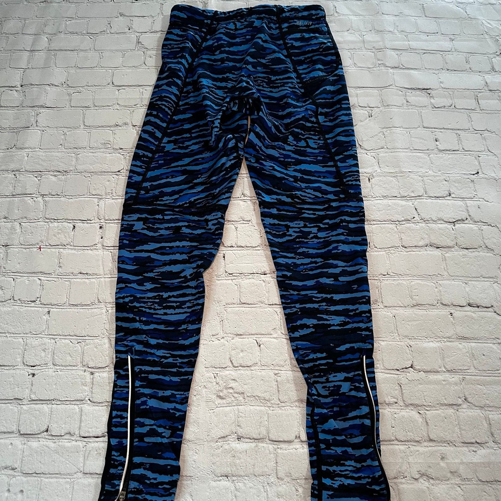 Nike Nike dri-fit me too tights wilder camo leggings Size US 32 / EU 48 - 5 Thumbnail
