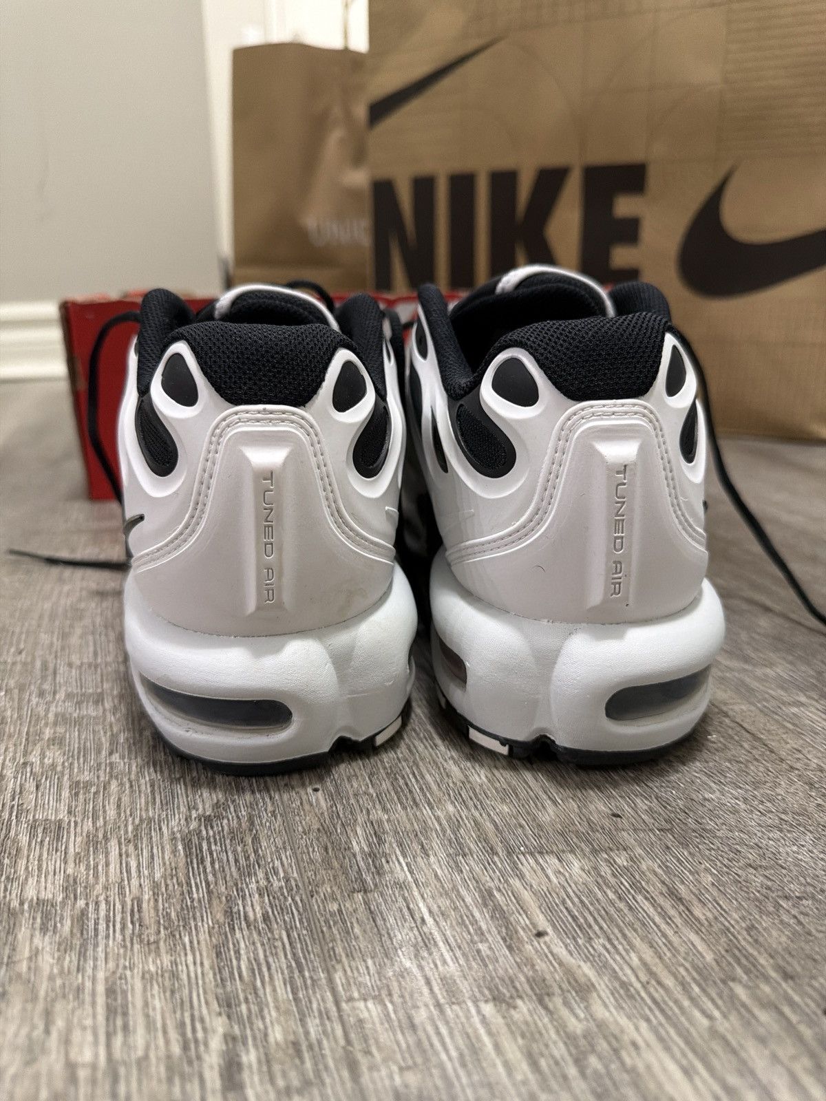 Nike Nike airmax tn plus drift panda Size US 11 / EU 44 - 3 Thumbnail