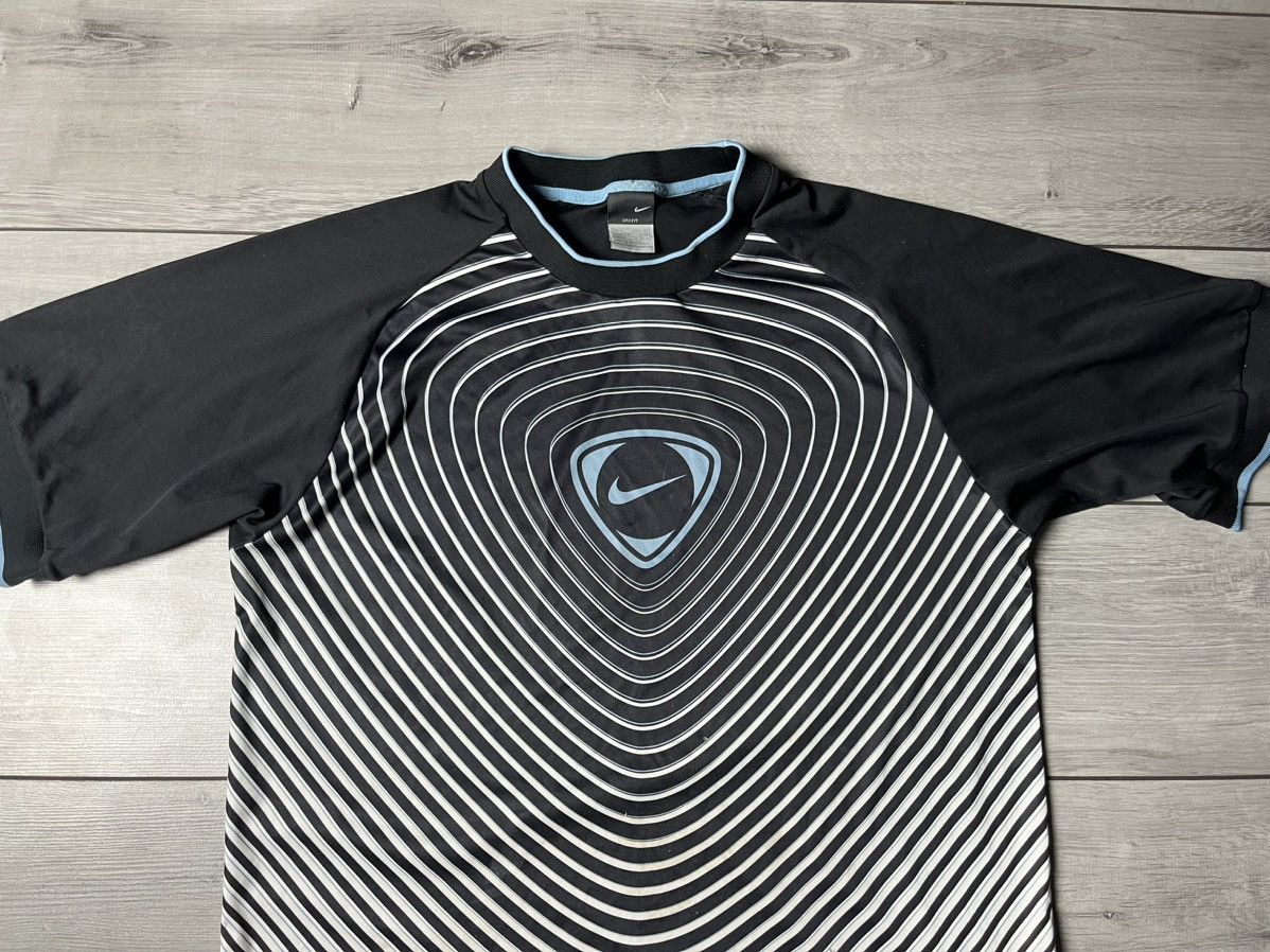Nike Nike soccer Tshirt size Large center logo Size US L / EU 52-54 / 3 - 3 Thumbnail