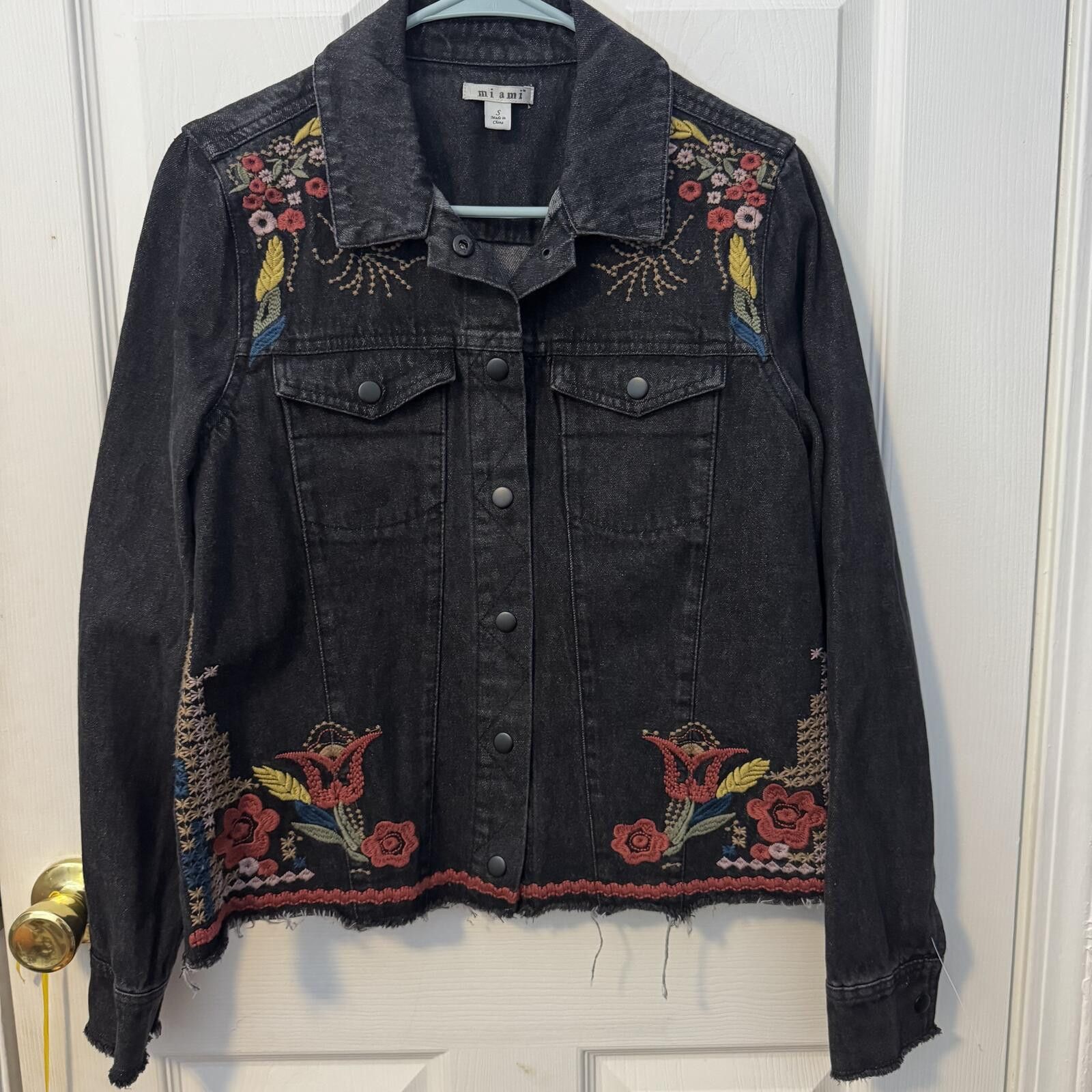 Mossimo Miami Black Denim Jacket with Embroidered Floral Design Size M / US 6-8 / IT 42-44 - 1 Thumbnail