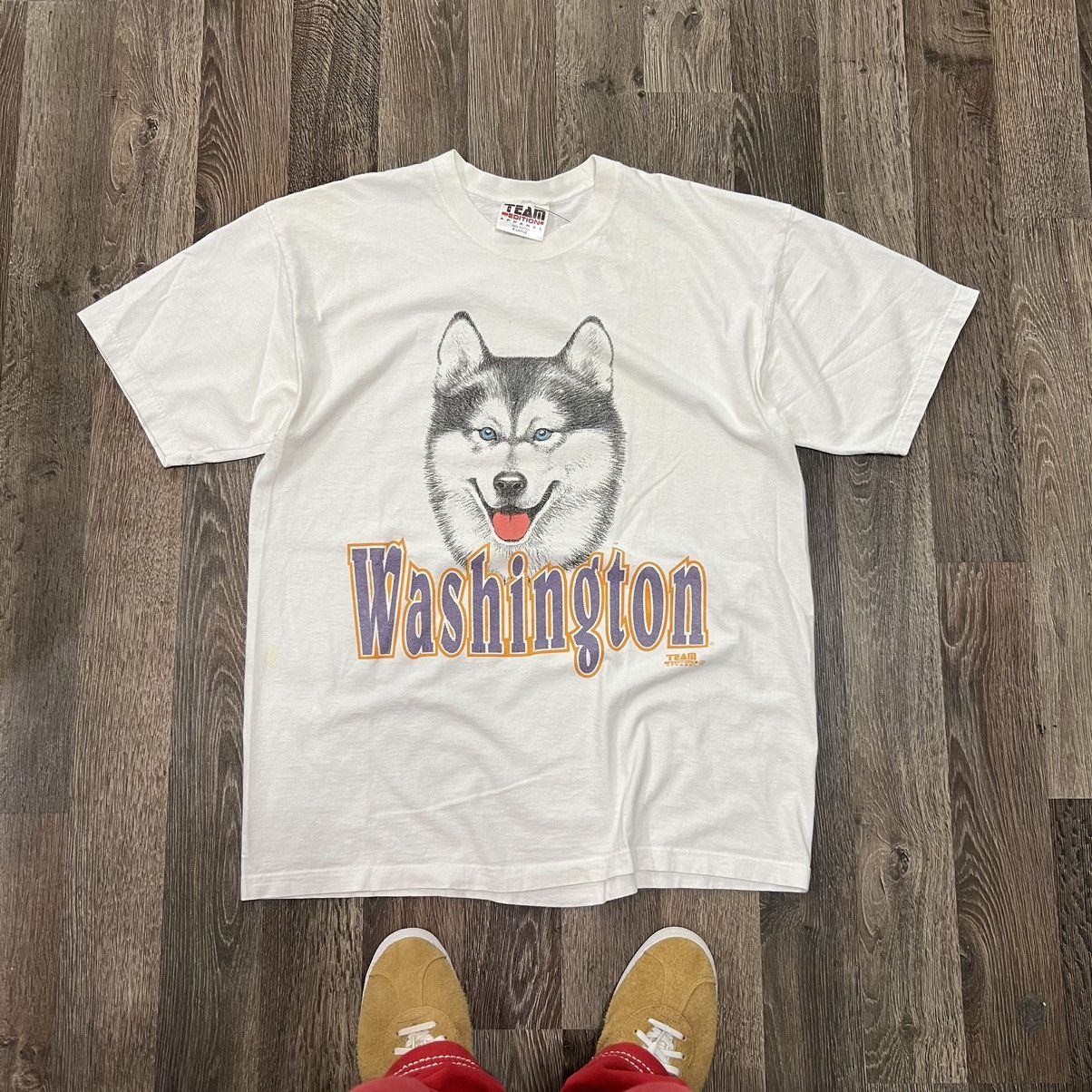 NCAA Vintage Washington Huskies NCAA T shirt Size US XL / EU 56 / 4 - 1 Thumbnail