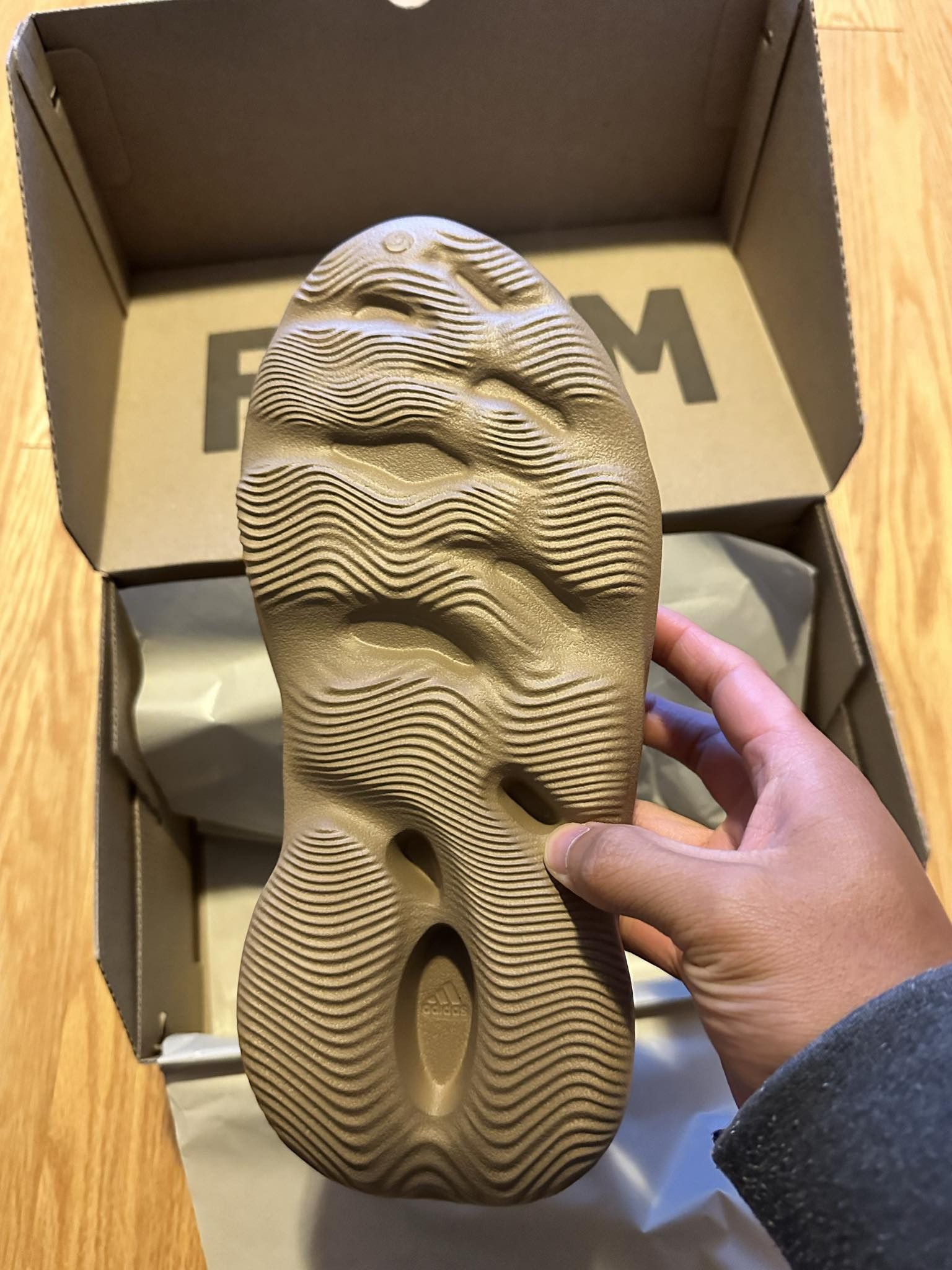 Adidas Yzy Foam Rnr Size US 9 / EU 42 - 3 Thumbnail
