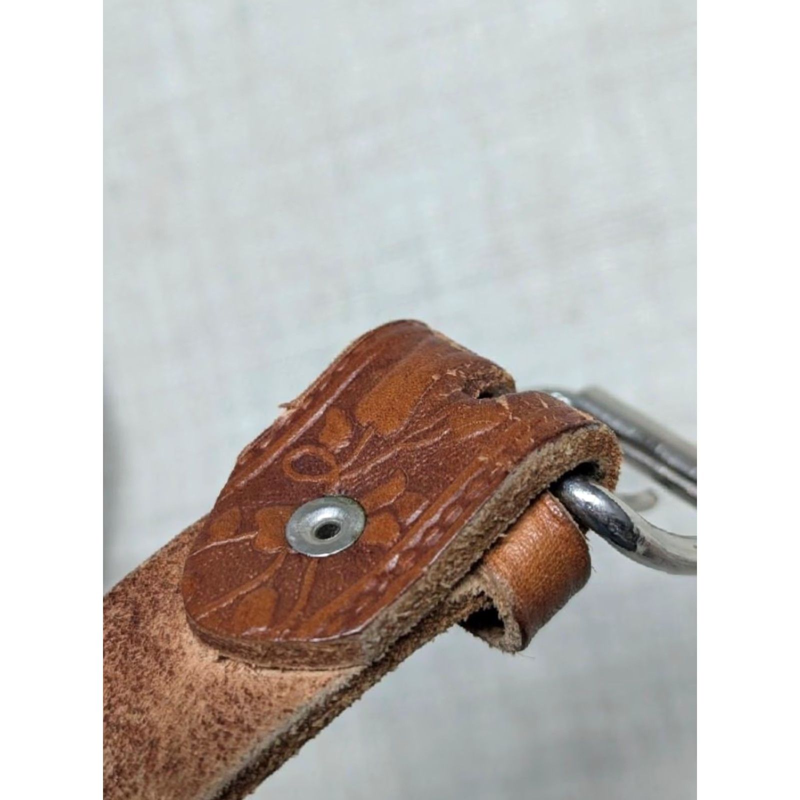 Vintage VINTAGE handcrafted western belt Tooled 34 Brown Cowhide Leather Buckle belt Men 34/36 Western belt Mens Brown Tooled N/A Size 36 - 5 Thumbnail