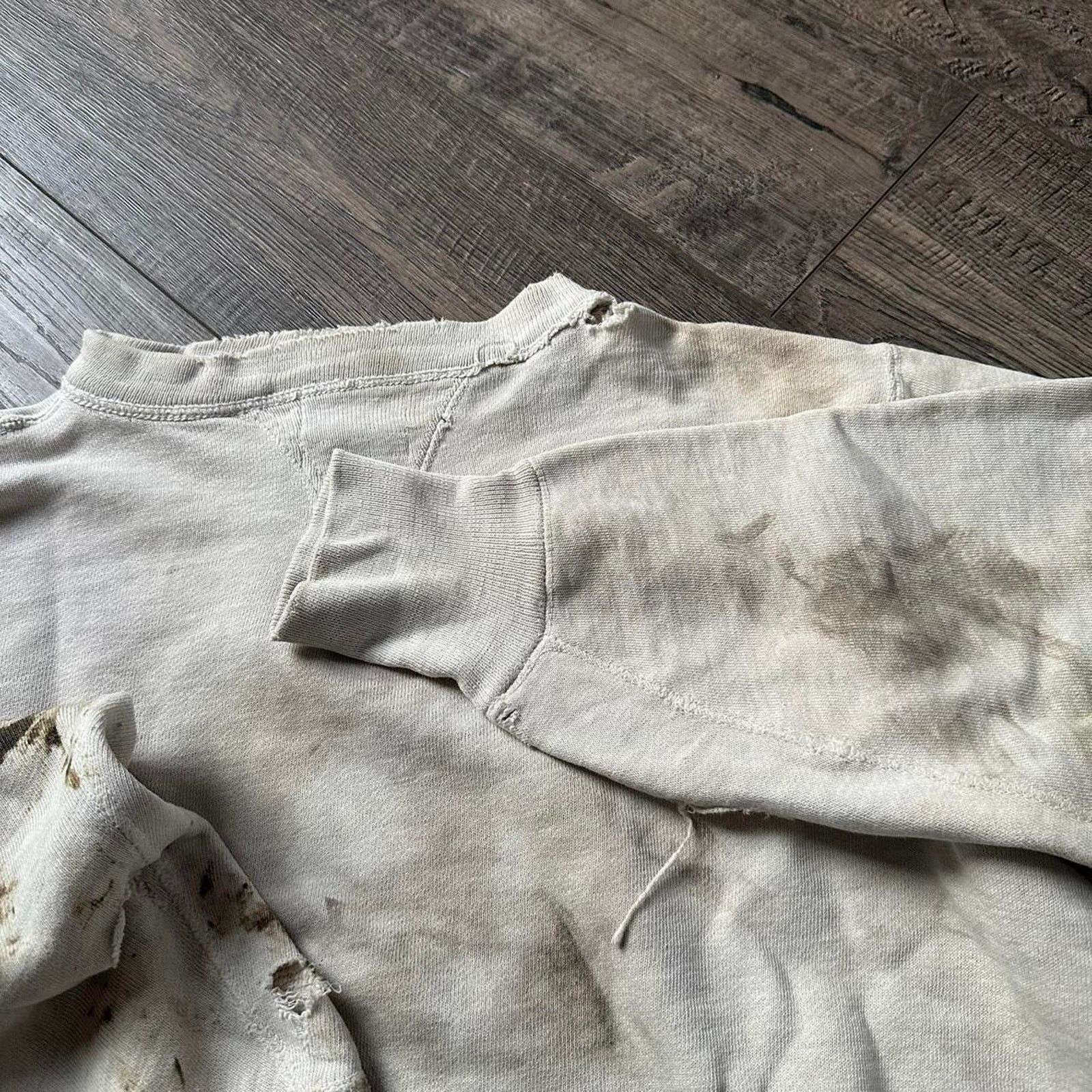 Vintage Vintage 50s Thrashed White Cotton Single V Sweatshirt Size US XS / EU 42 / 0 - 7 Thumbnail