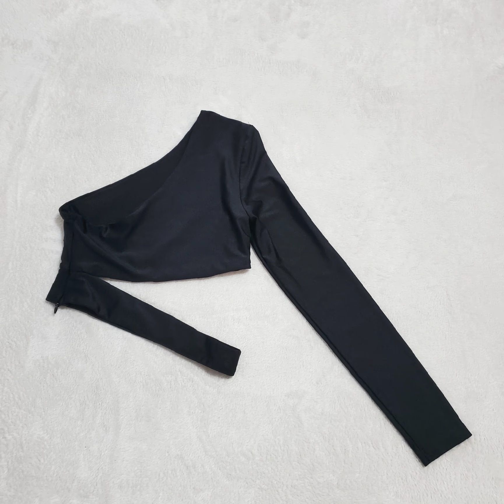 superdown Superdown Revolve Jenny Crop Top Womens S Black One Shoulder Cut Out Hidden Zip Shirt Blouse Crop Top Clubwear Party/Cocktail Womens Size S / US 4 / IT 40 - 2 Thumbnail