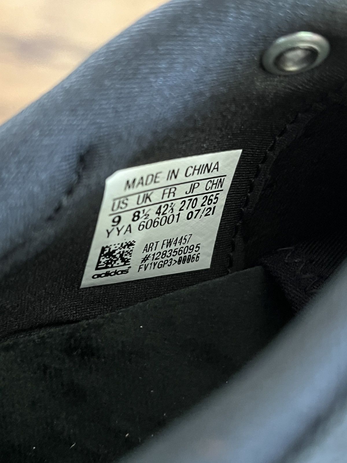 Adidas Adidas The Road 'Black White' (size mens 9/wmns 10) Size US 9 / EU 42 - 6 Thumbnail