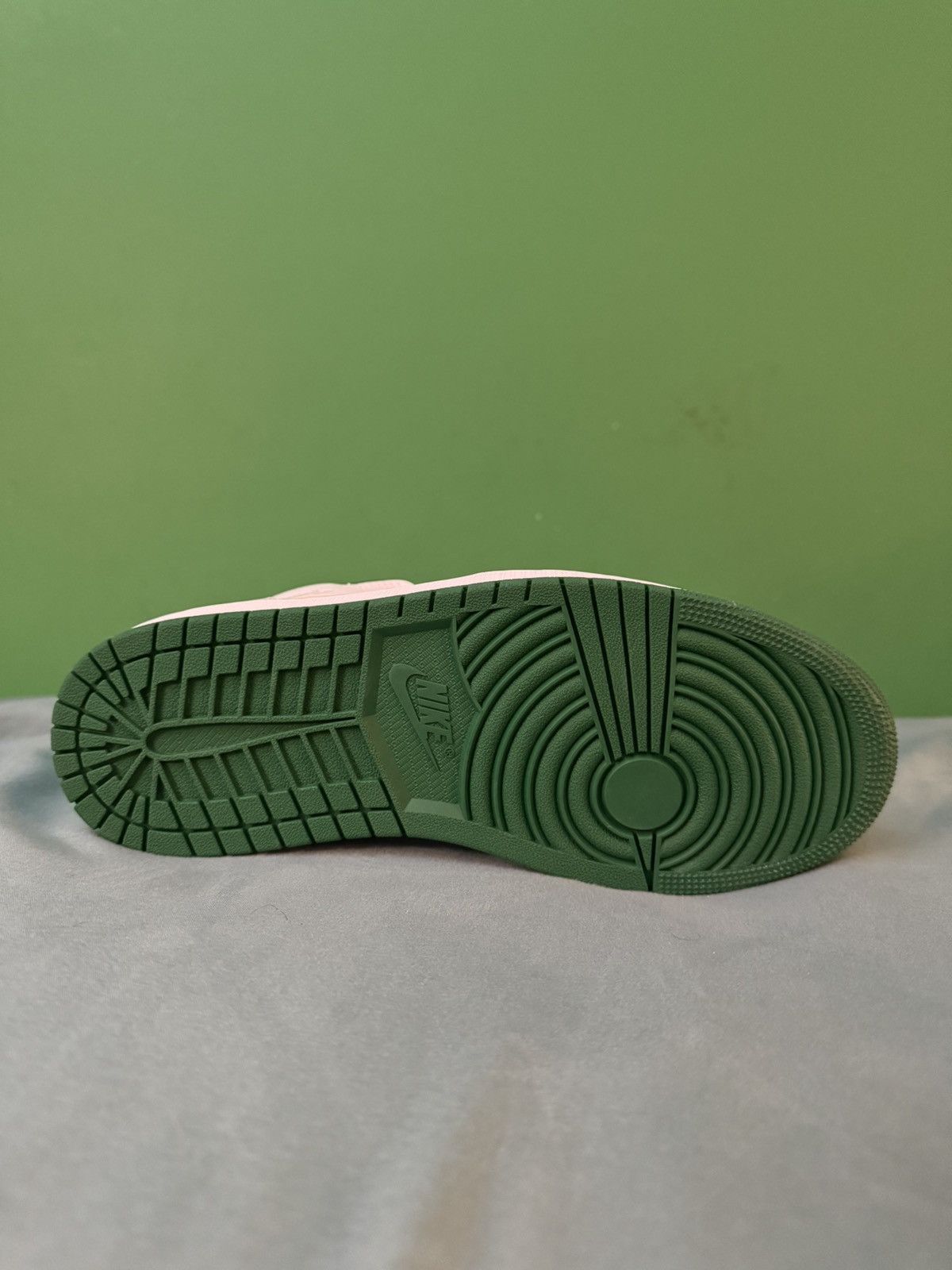 Nike Jordan 1 mid grey green 2021 Size US 9 / EU 42 - 6 Thumbnail