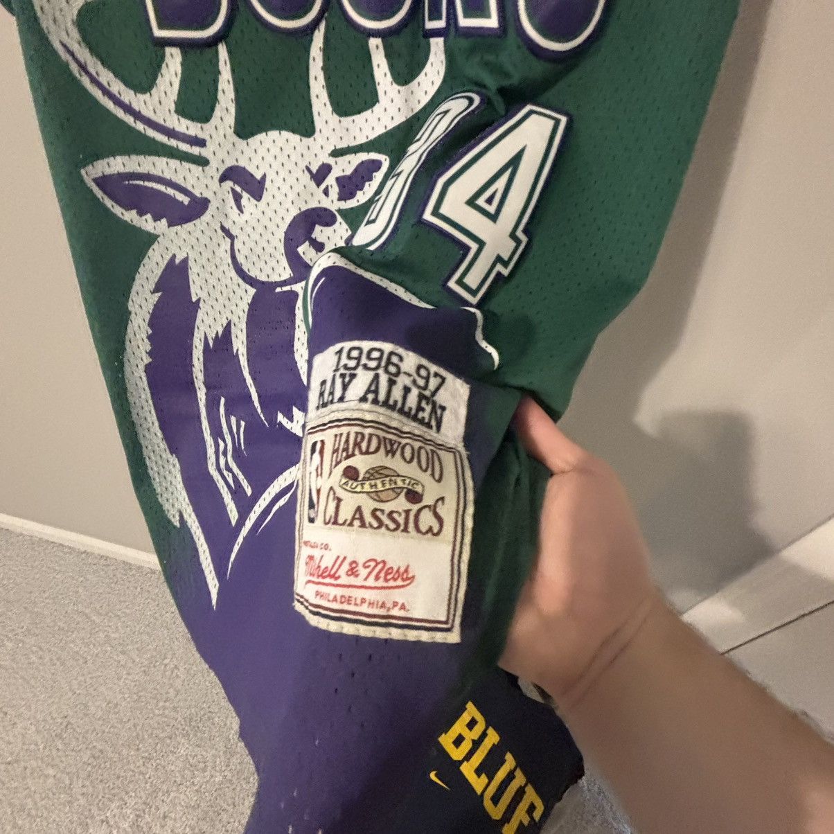 Mitchell & Ness Mitchell & Ness Milwaukee Bucks Ray Allen Hardwood Classics Size US S / EU 44-46 / 1 - 3 Thumbnail