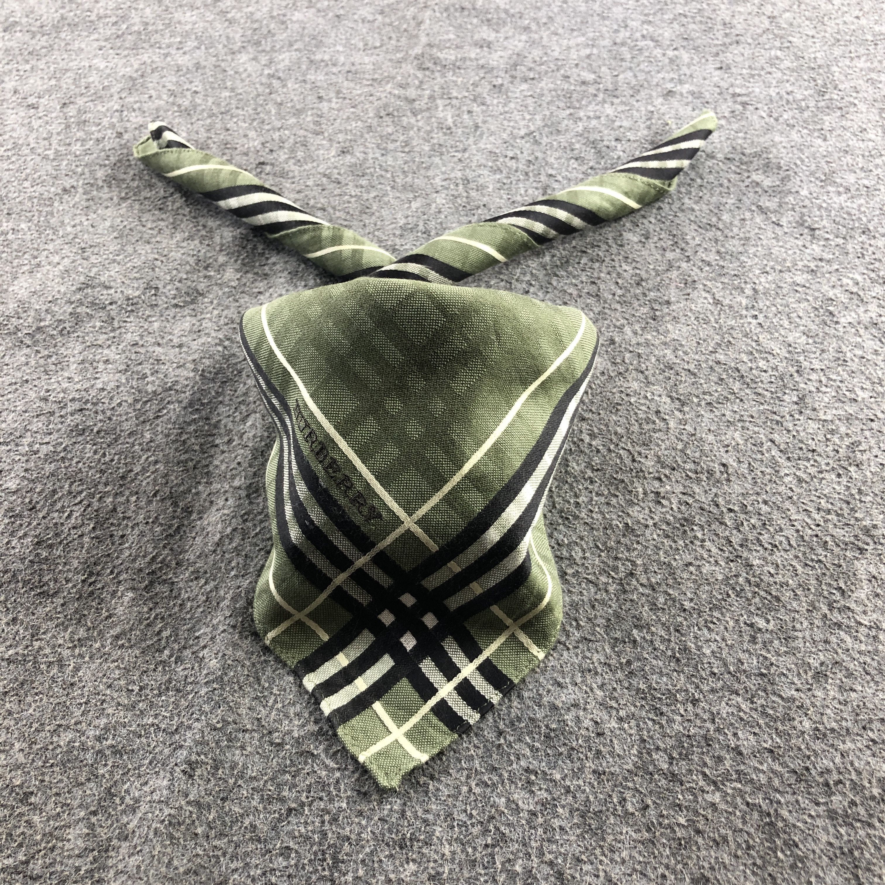 Burberry Burberry Nova Check Handkerchief Neckerchief Bandana H2802 Size ONE SIZE - 1 Thumbnail