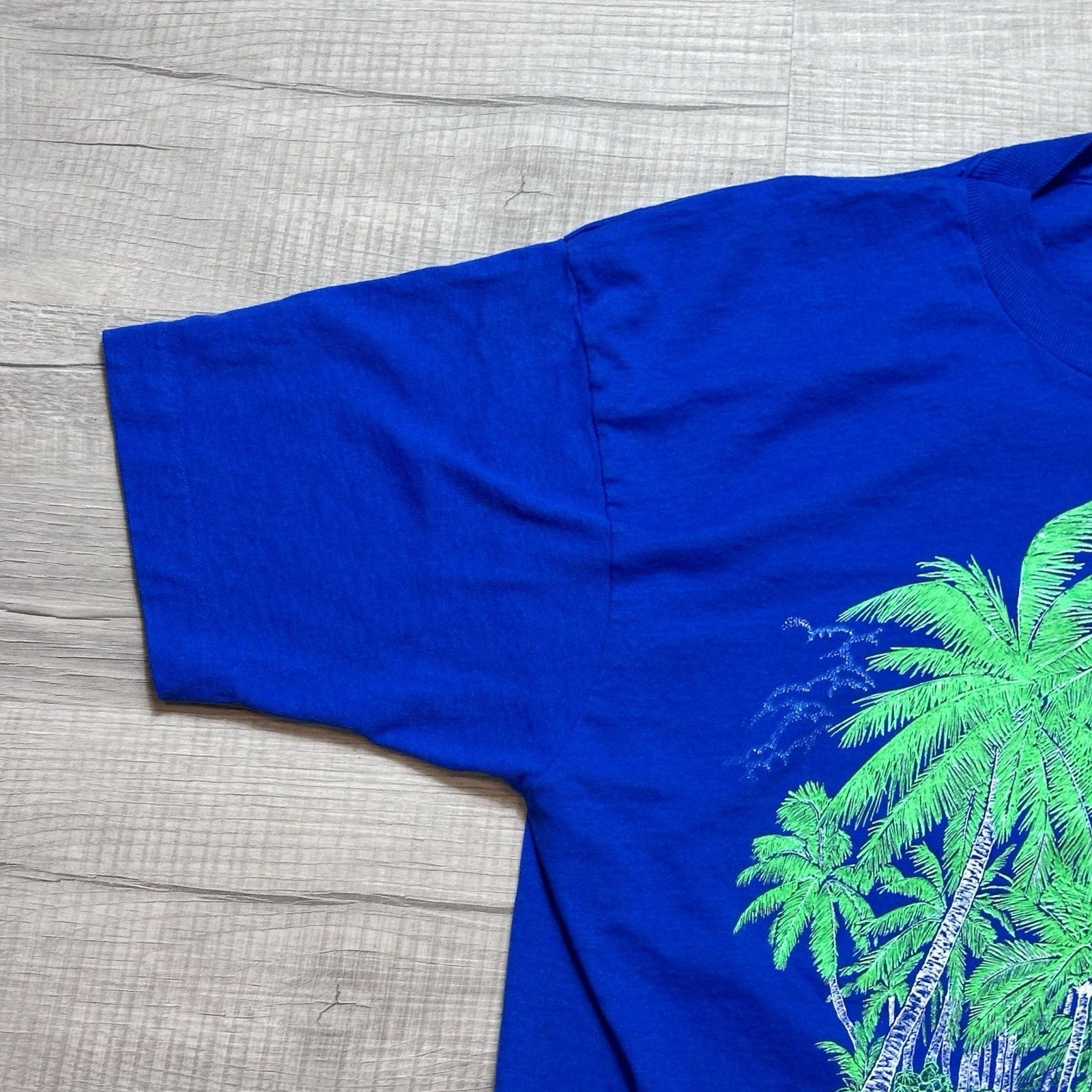 Fruit Of The Loom Vintage Aruba Beach T-Shirt Surf Wave Blue Single Stitch 90s Size US XL / EU 56 / 4 - 6 Thumbnail