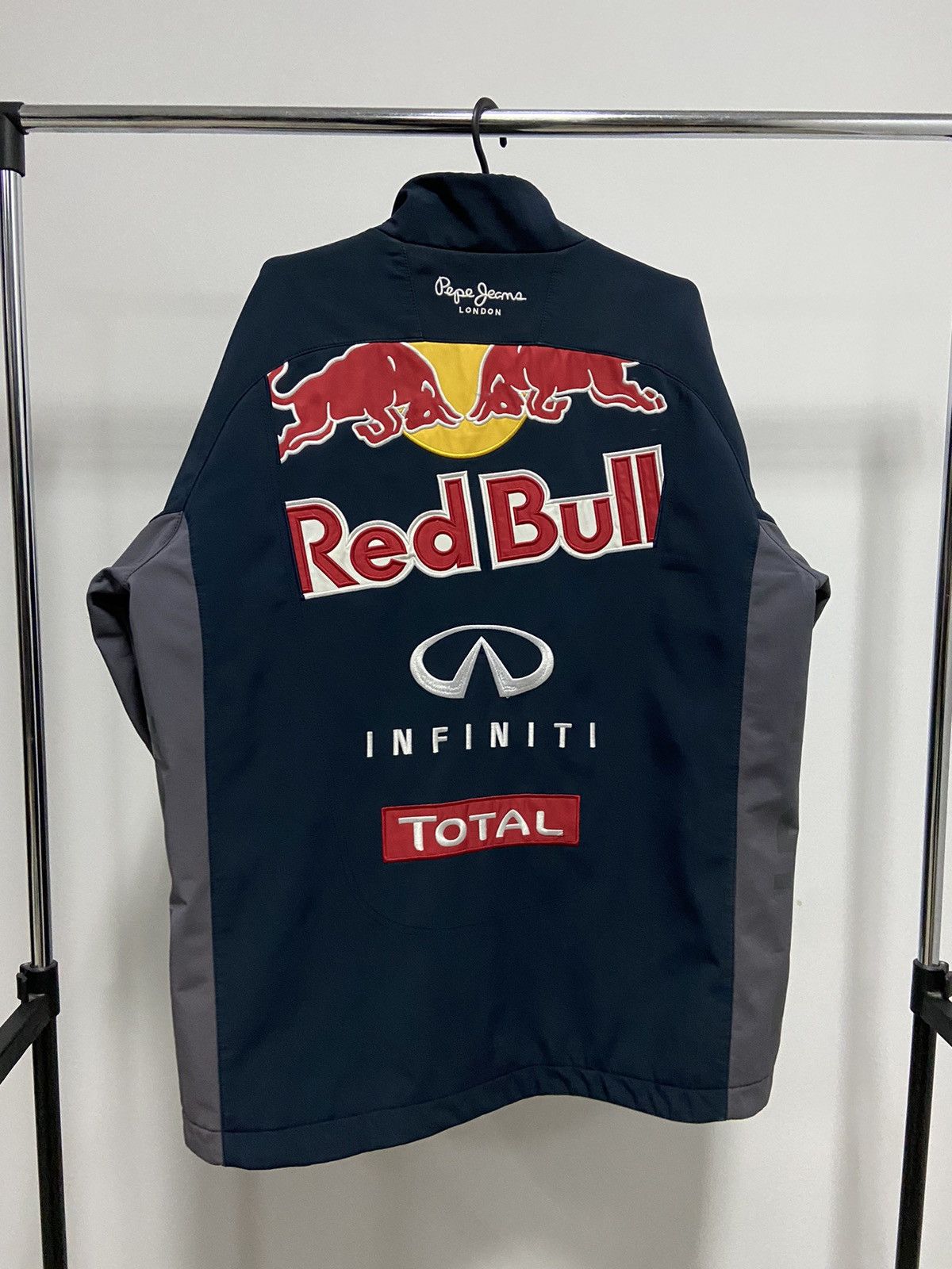 Red Bull × Vintage Red Bull Vintage Infiniti Jacket Sweatshirt Racing Big Logo Size US XXL / EU 58 / 5 - 1 Thumbnail