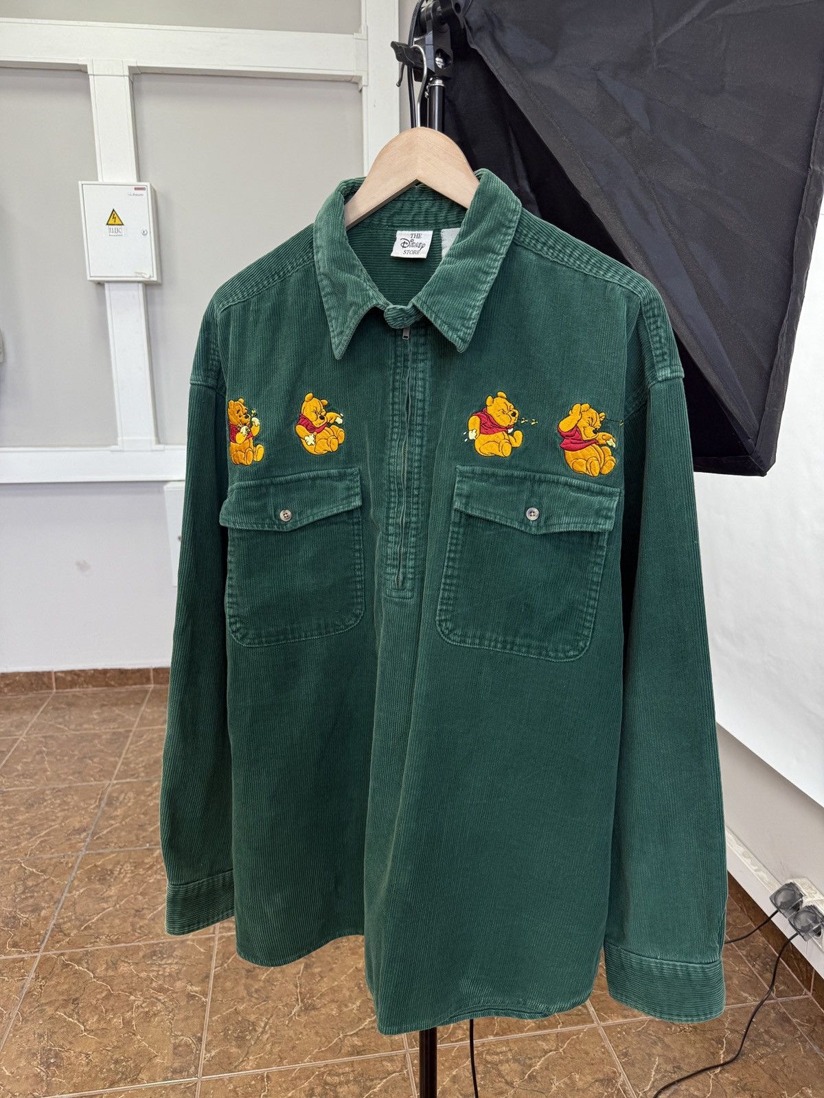 Disney 🐝🇺🇸 Vintage 90s Winnie the Pooh Disney Velvet Sweatshirt Y2K Size US XL / EU 56 / 4 - 1 Thumbnail
