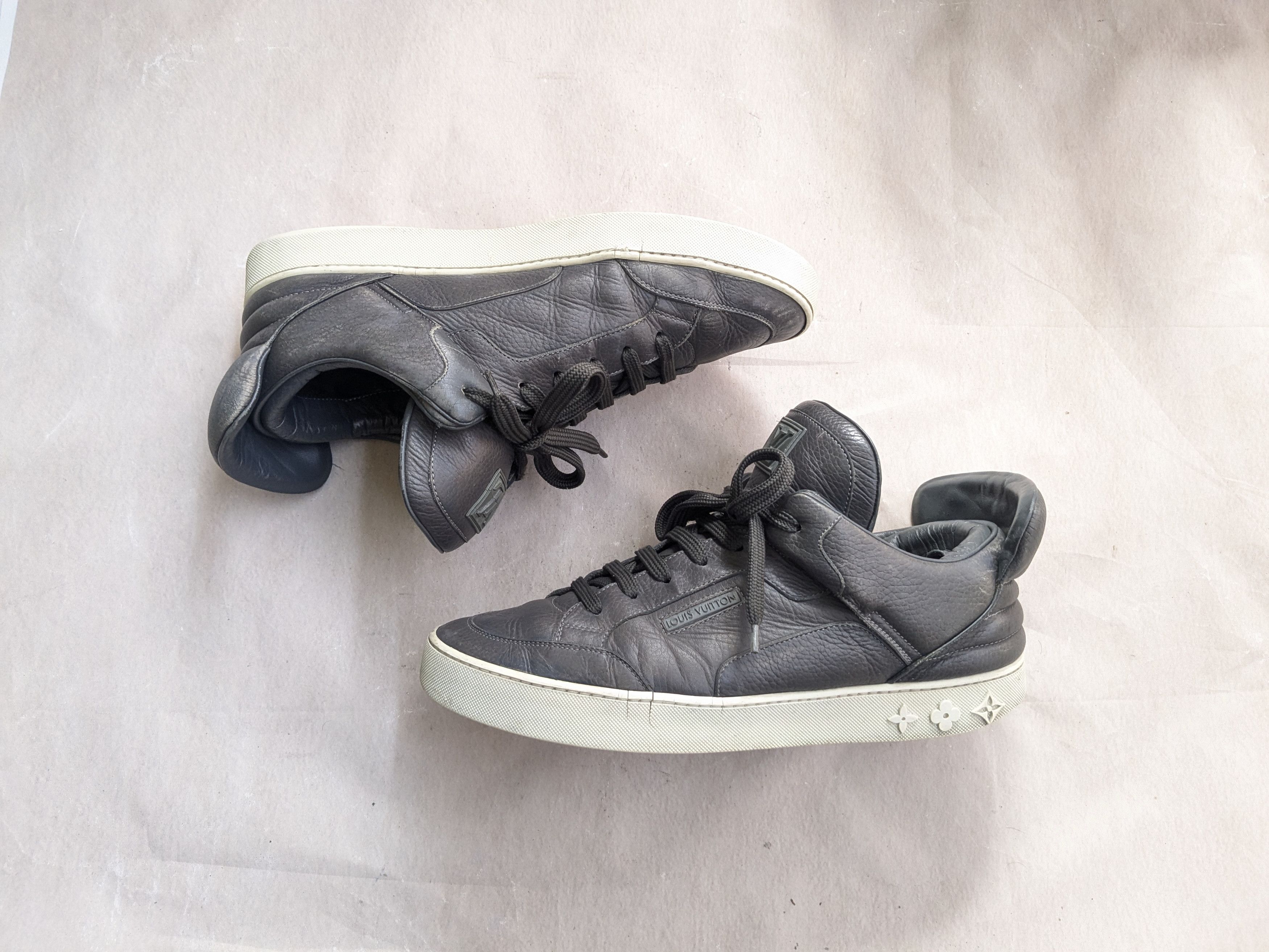 Kanye West × Louis Vuitton Louis Vuitton Dons Kanye West Gray Leather Low Tops 11 Size US 11 / EU 44 - 2 Thumbnail