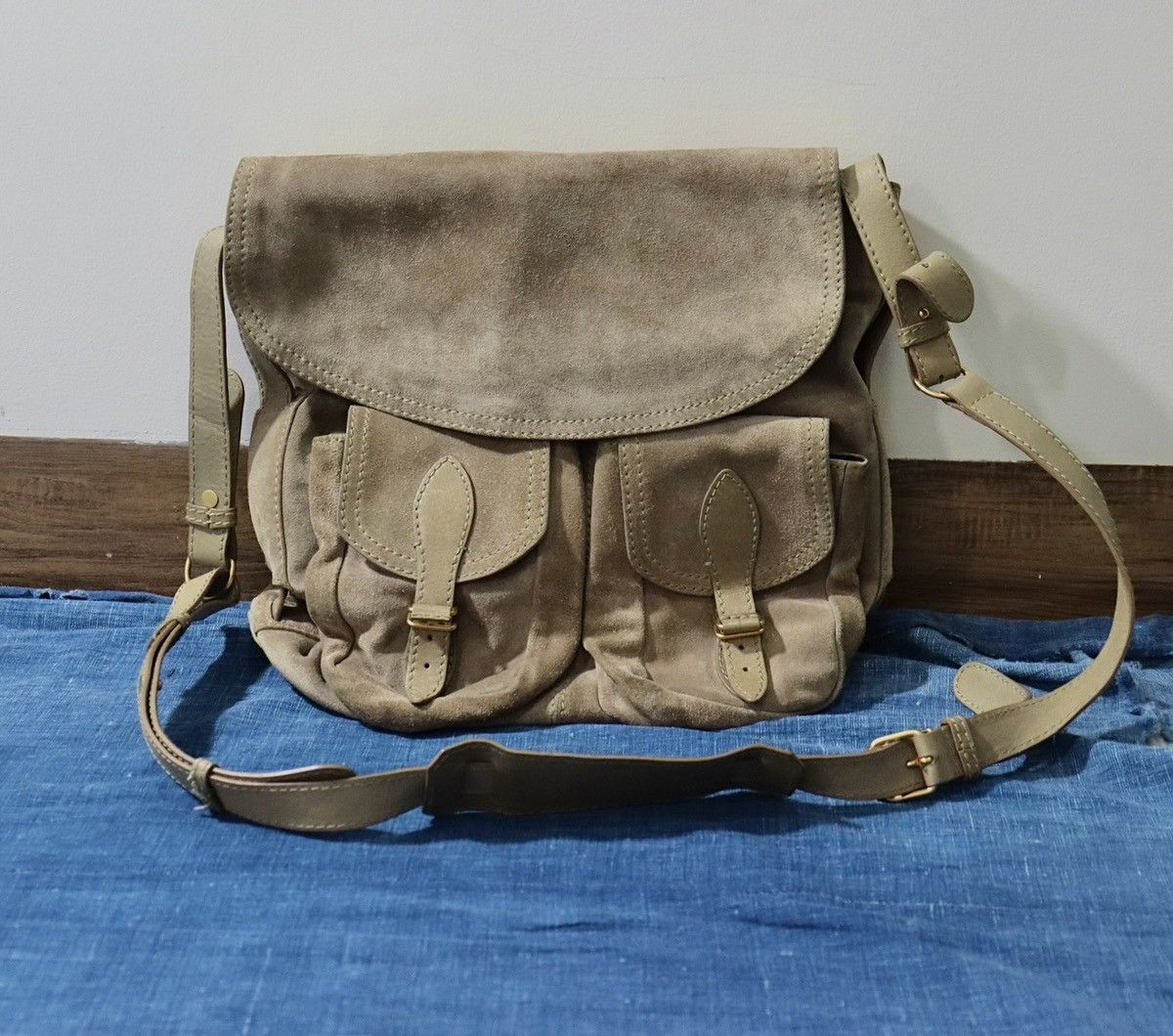 Balenciaga Balenciaga Shoulder Bag Seude（cowhide） Size ONE SIZE - 2 Thumbnail