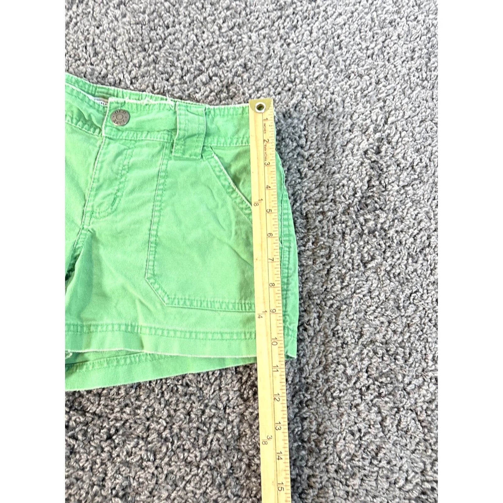 Old Navy VINTAGE Old Navy Shorts Womens 30 Green Denim Cut-Off Front Pocket Y2K Micro Low Rise Front Pocket Womens 30 Green Denim Cotton Old Navy Size 30" / US 8 / IT 44 - 2 Thumbnail