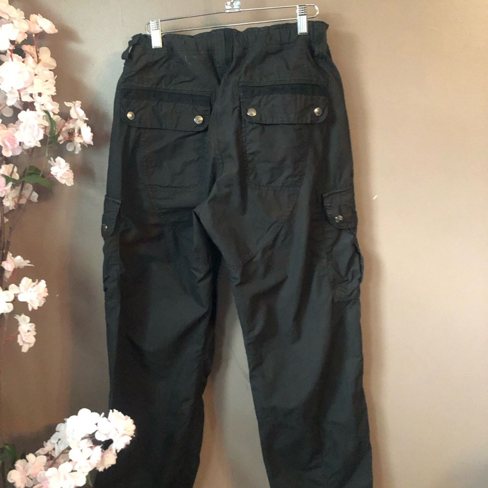 Armani Exchange Armani exchange cargo pants 13” cinched waist Size 25" / US 0 / IT 36 - 9 Thumbnail
