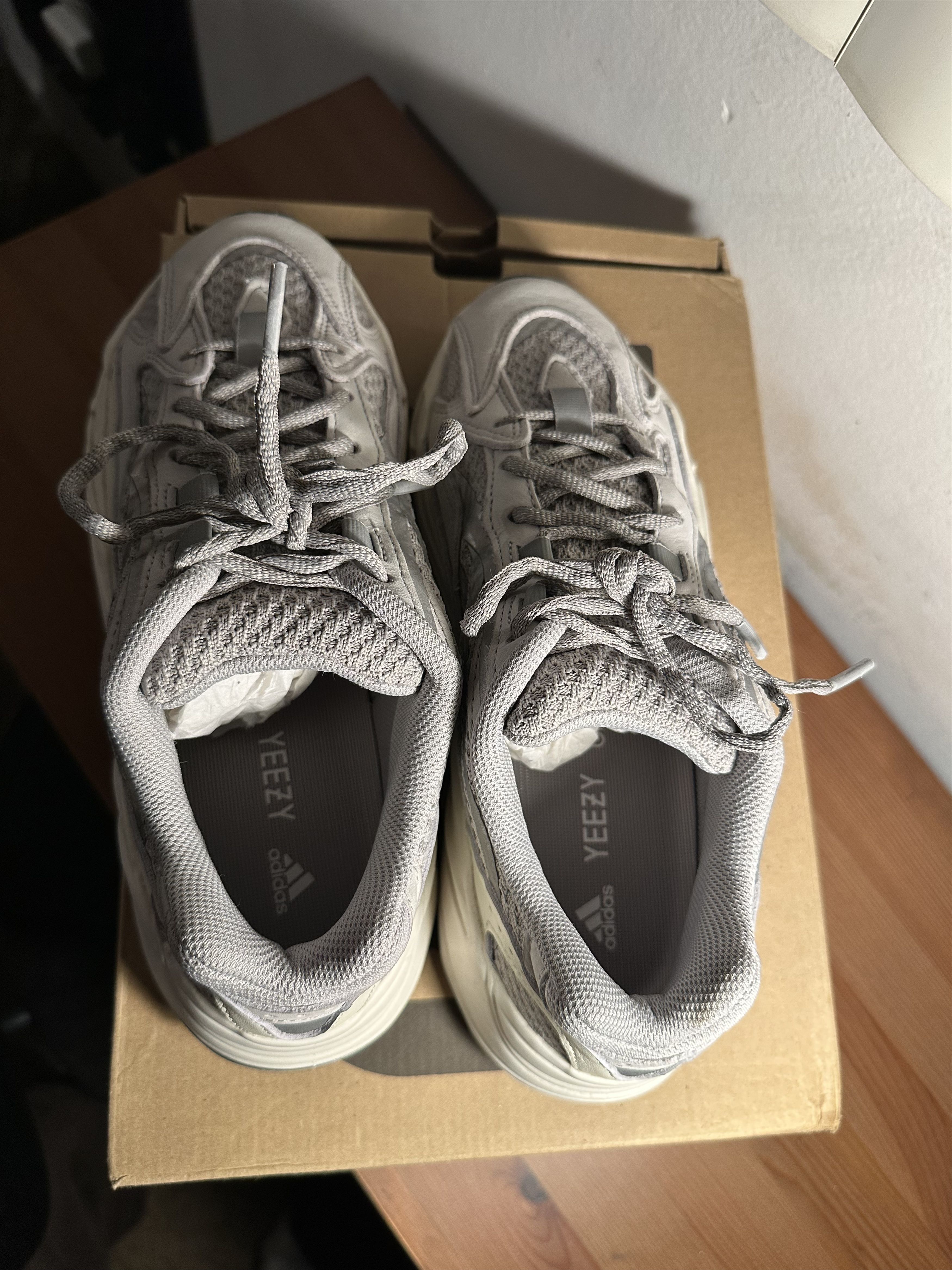 Yeezy Adidas Yeezy Boost 700 V2 Low Static Size 7.5 Size US 7.5 / EU 40-41 - 4 Thumbnail