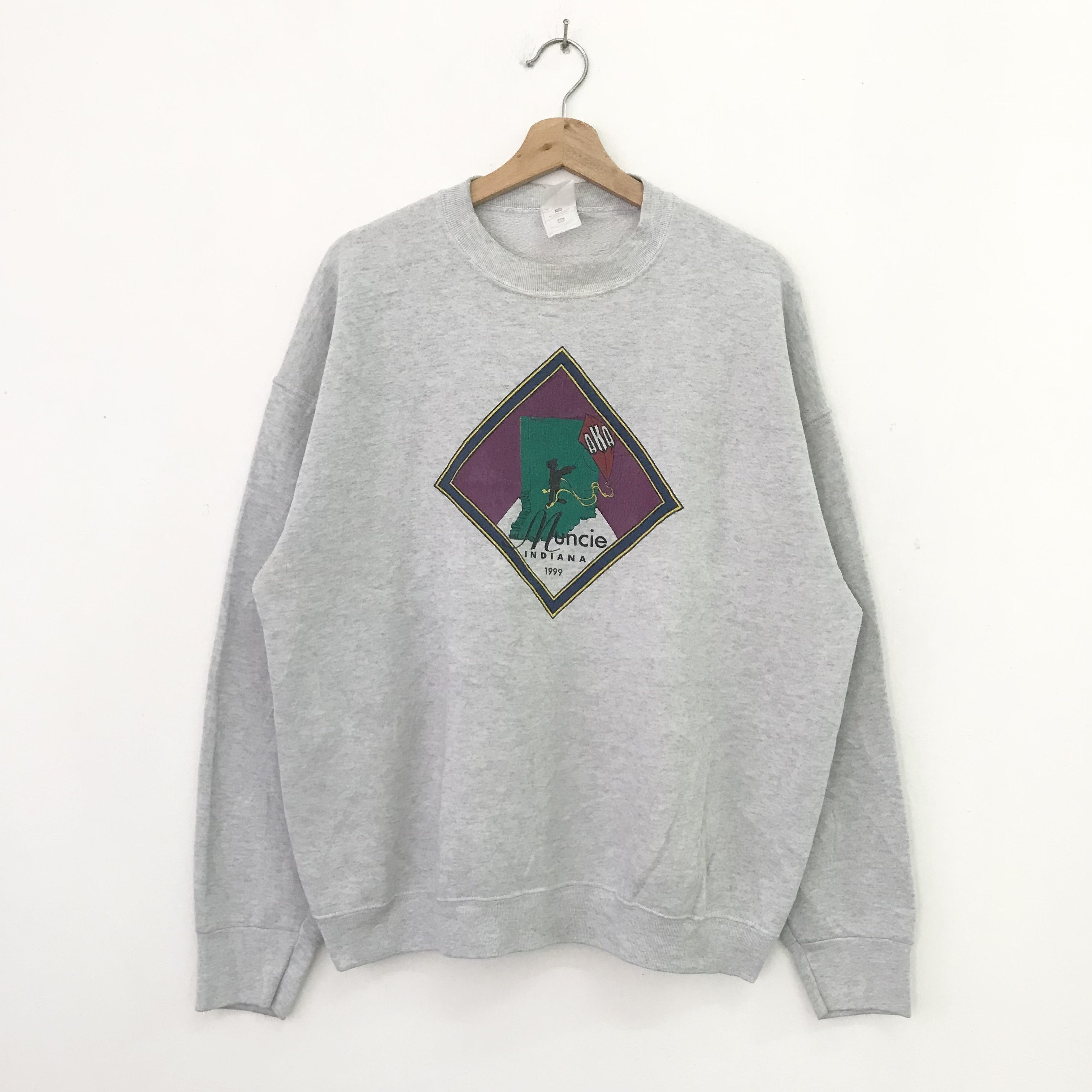 Vintage Vintage 90's Muncie Indiana Gray Sweatshirt - 549 Size US XL / EU 56 / 4 - 1 Thumbnail