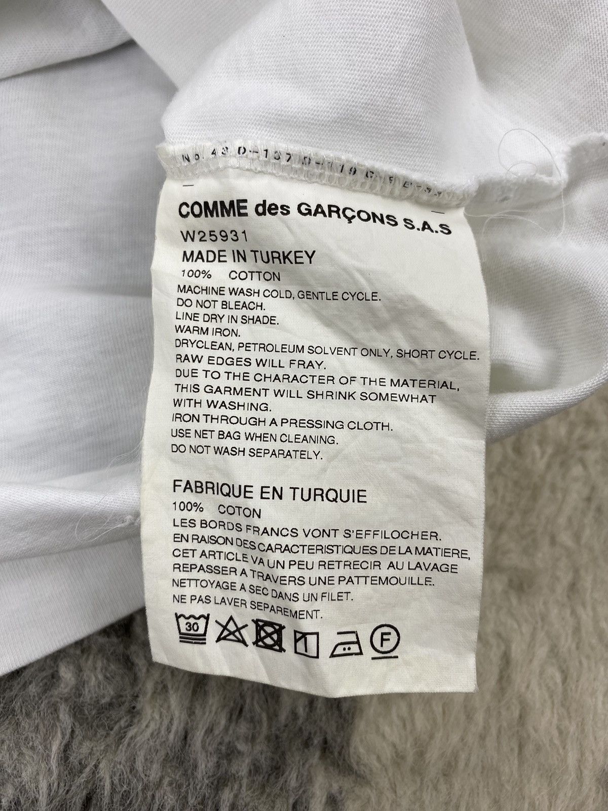 Comme des Garcons Comme des Garçons CDG Shirt Boys Script Out Tshirt Size US XS / EU 42 / 0 - 7 Thumbnail