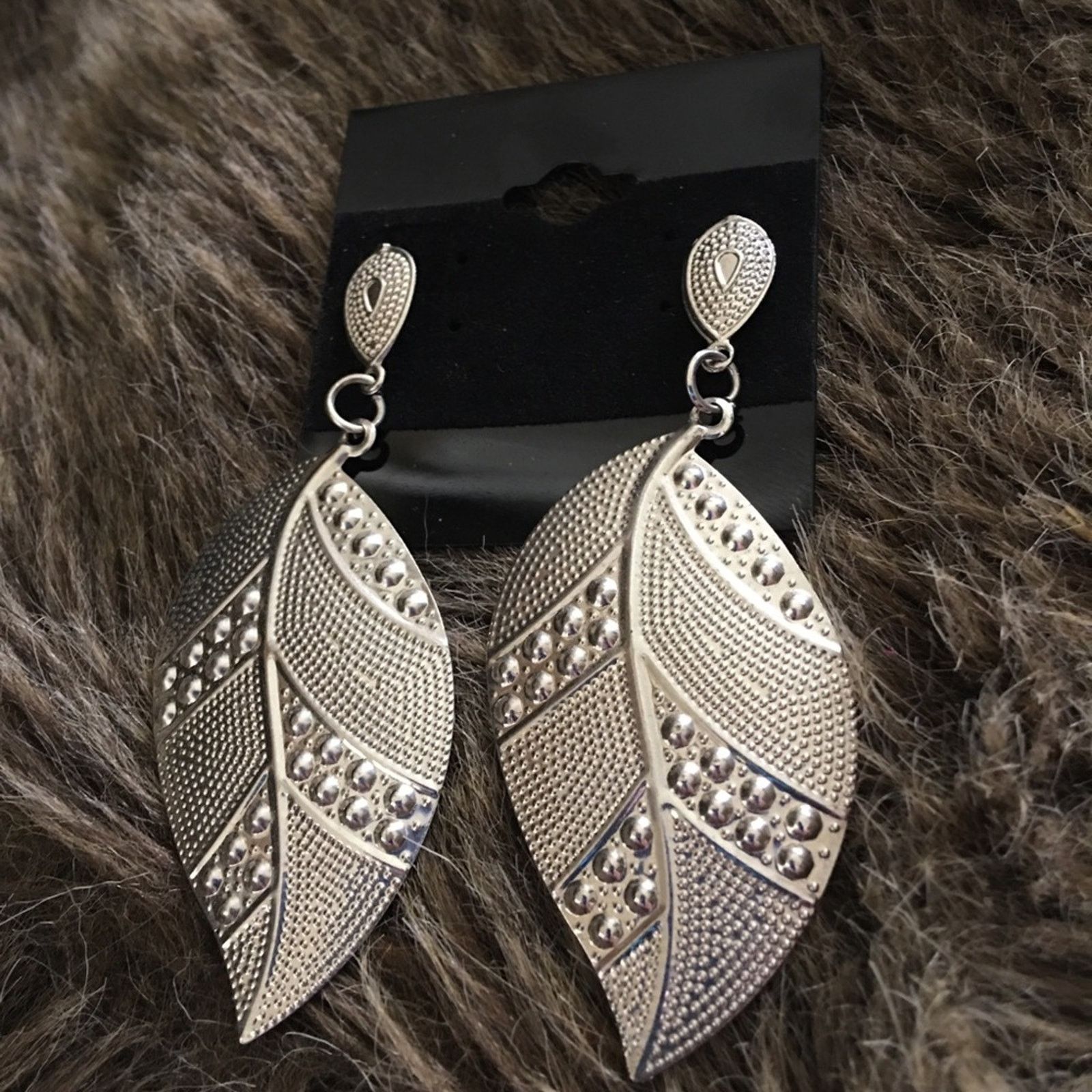 Jewelry Silver tone lightweight textured tin earrings Size ONE SIZE - 2 Thumbnail