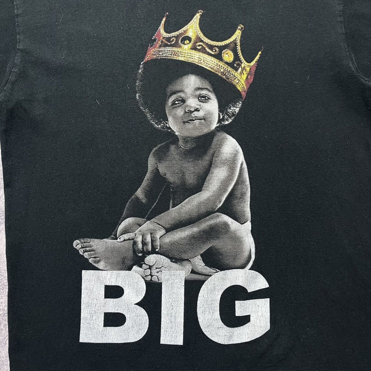 Rap Tees The Notorious B.I.G. Biggie Ready To Die Big Logo Tee Size US M / EU 48-50 / 2 - 2 Thumbnail