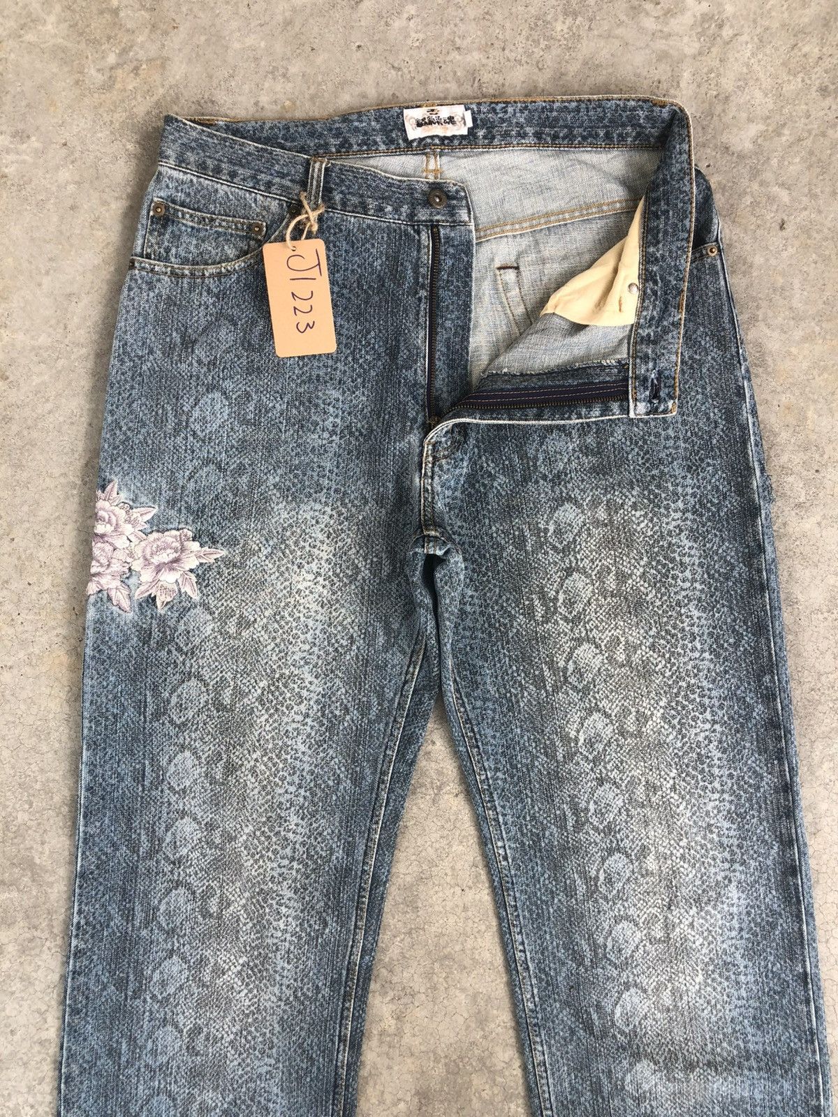 Karakuri Tamashii Karakuri Tamashii Embroidered Denim Snake Skin Size US 33 - 3 Thumbnail