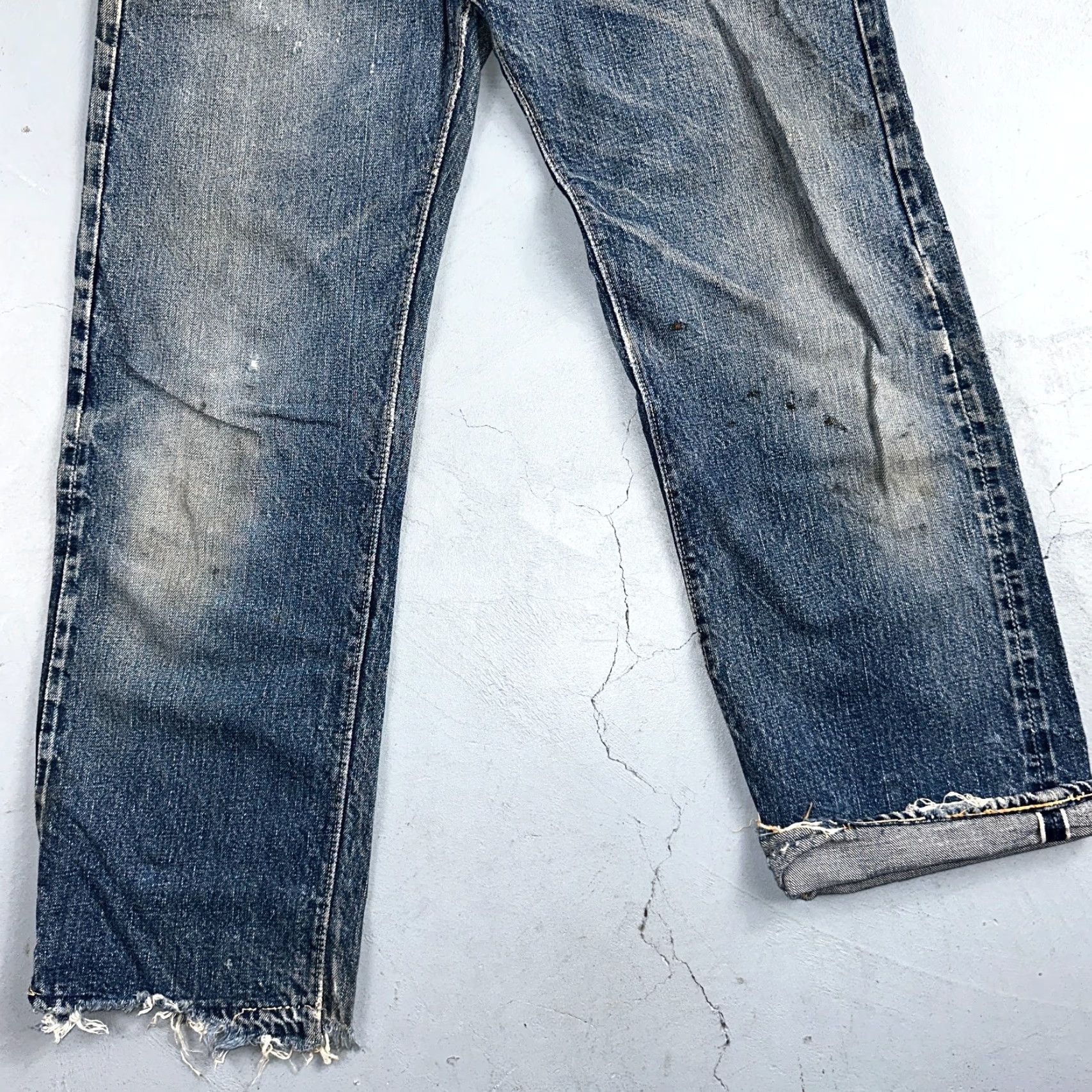 Levi's VINTAGE Levi's 501 XX Big E 1940s Redline Selvedge Jeans 29x28 Blue Distressed Mens Size US 29 - 3 Thumbnail