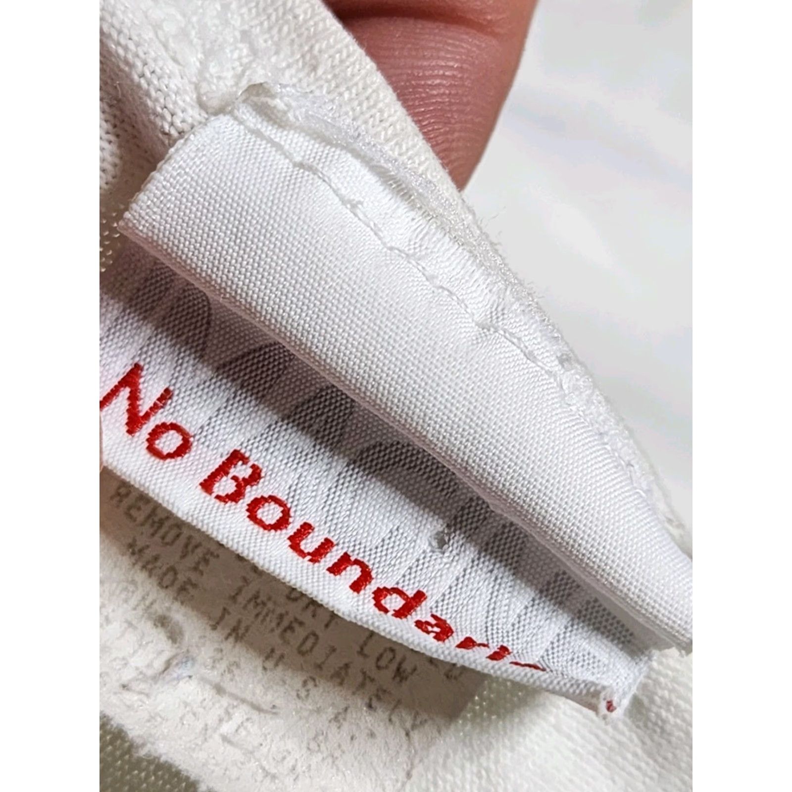 Vintage VINTAGE Imagine No Boundaries Shirt Womens 3XL White Cropped V-Neck Button-Up 3XL Adult Womens All Seasons 90s Theme, Tribal, Basic Size 3XL / US 20-22 - 6 Thumbnail