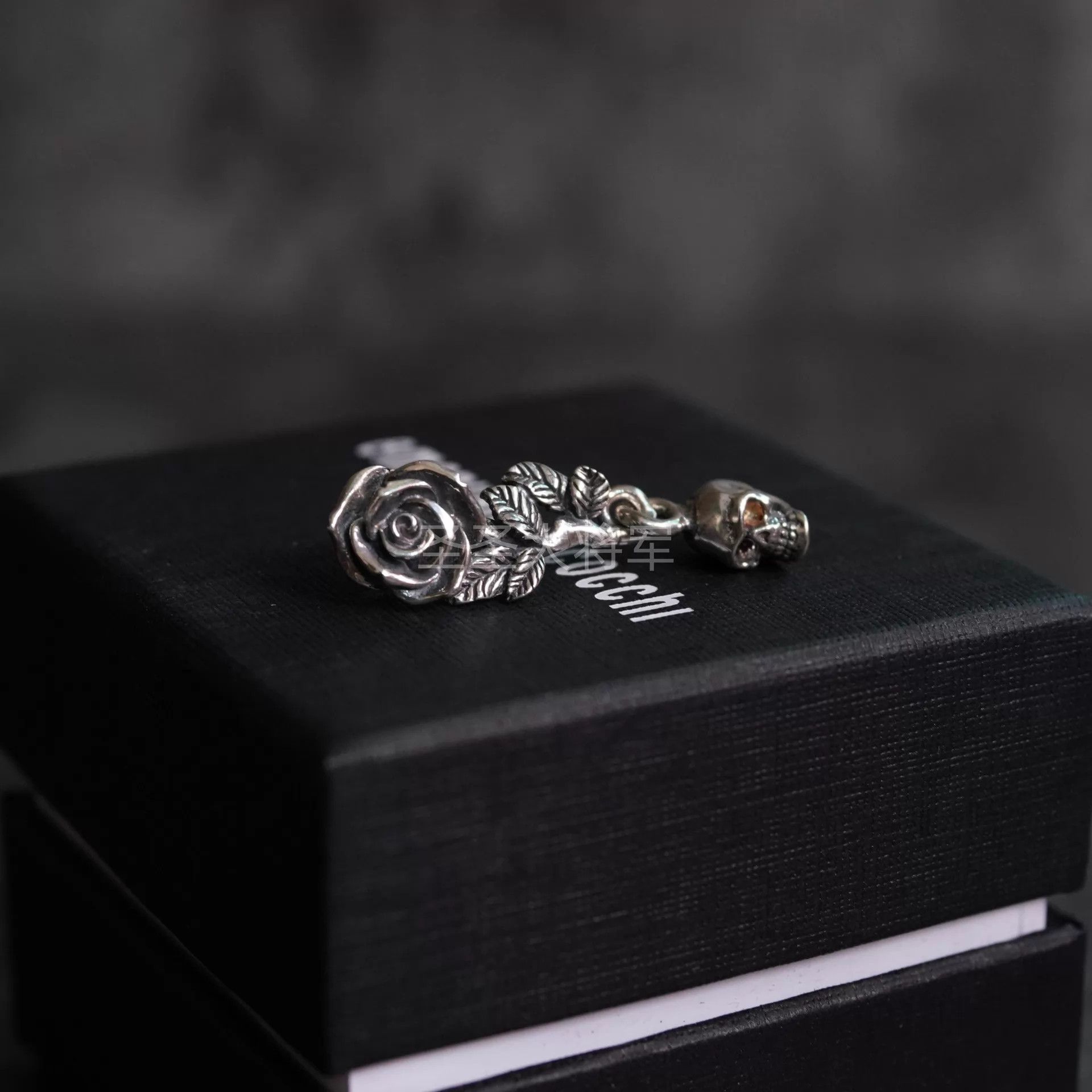 Emanuele Bicocchi Emanuele Bicocchi Dark Skull Rose Earrings Size ONE SIZE - 2 Thumbnail