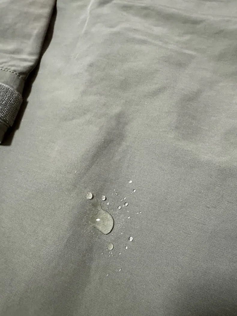 Wtaps Wtaps Functional Waterproof Multi-pocket Hooded Windbreake Size US L / EU 52-54 / 3 - 7 Thumbnail