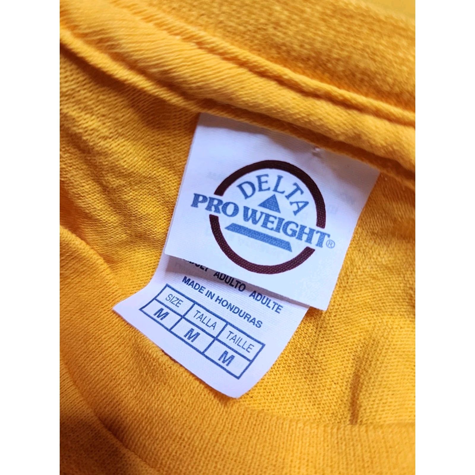Delta VINTAGE Delta Heavy Cotton T-Shirt Adult Medium Yellow Shark Dive Bahamas Souvenir USA Mens Size US M / EU 48-50 / 2 - 4 Thumbnail